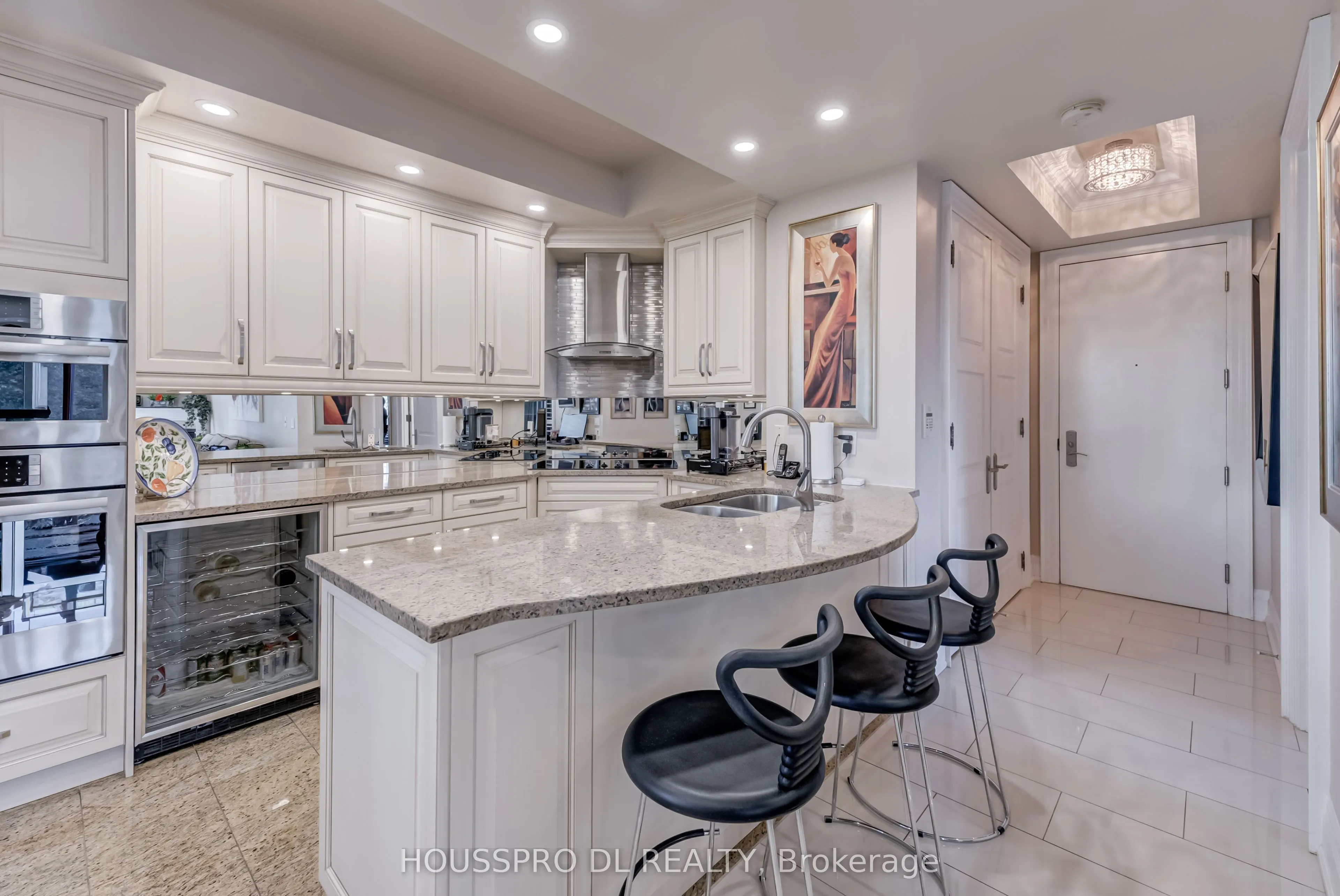 2095 Lake Shore Boulevard W, #220