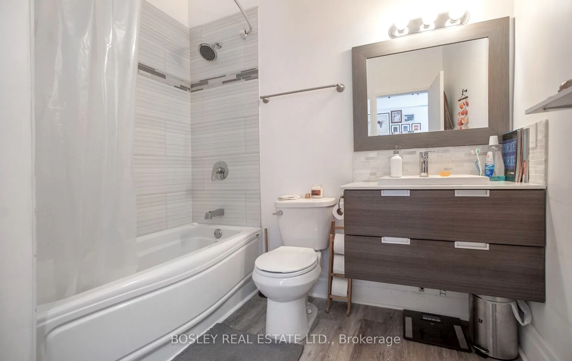 137 Roncesvalles Avenue, #202