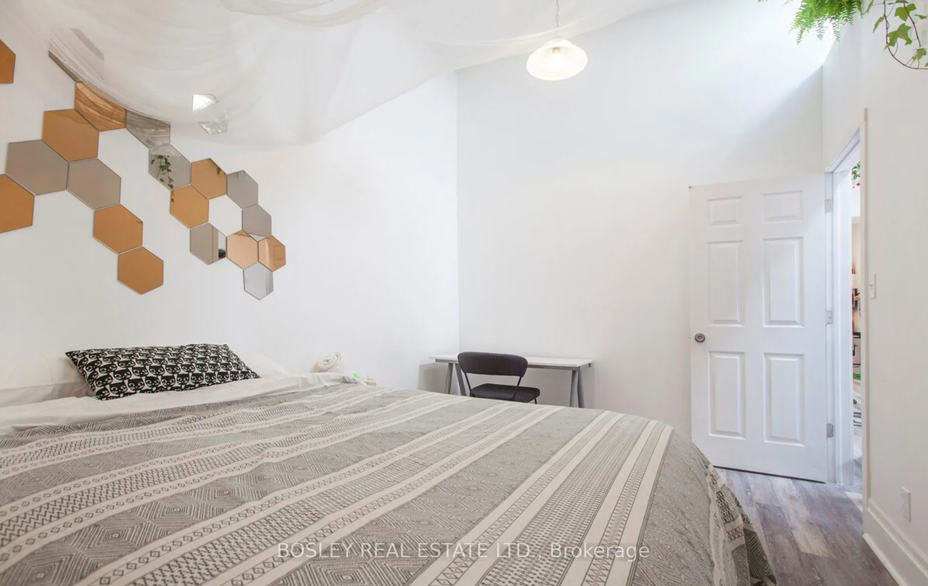 137 Roncesvalles Avenue, #202