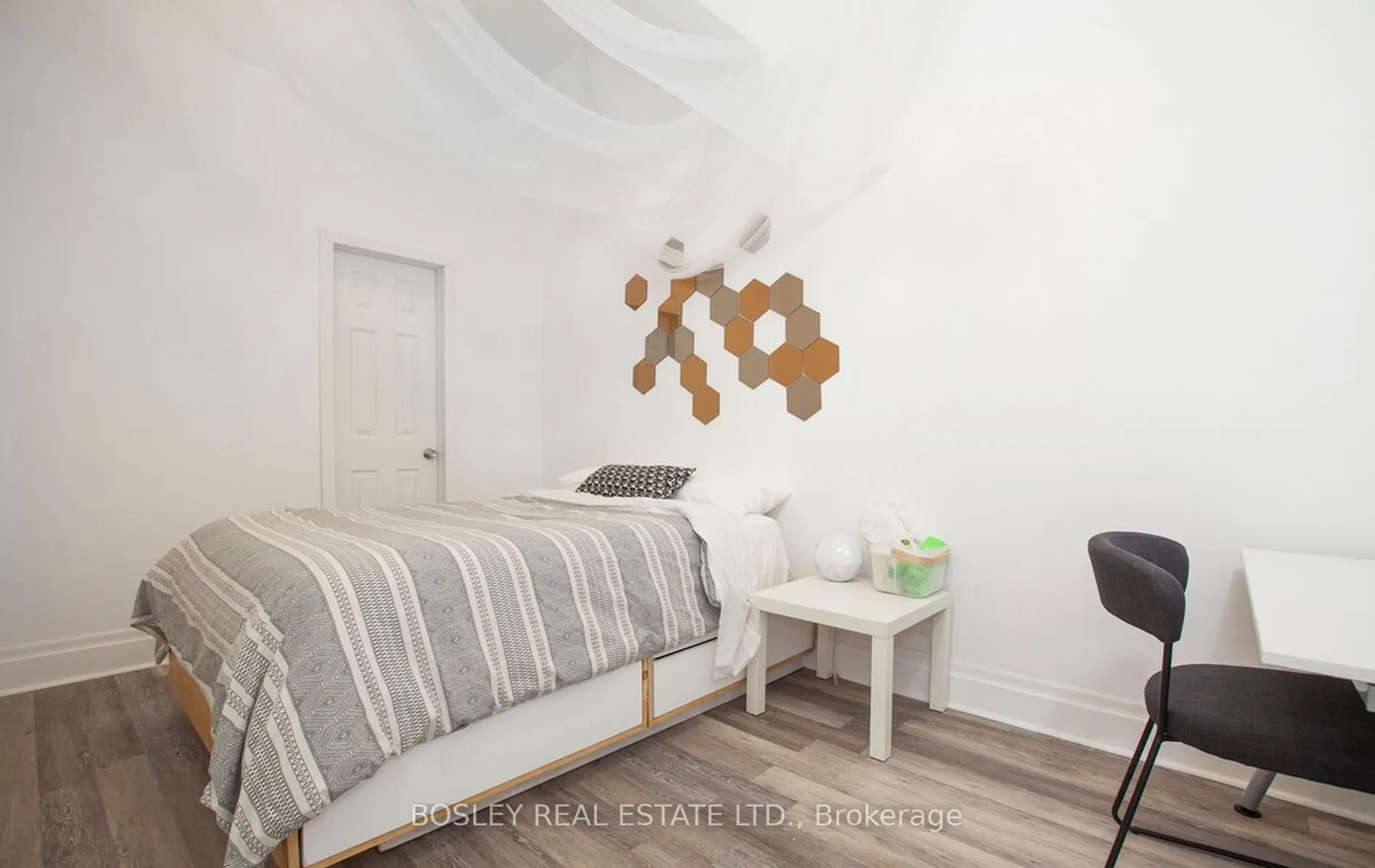 137 Roncesvalles Avenue, #202