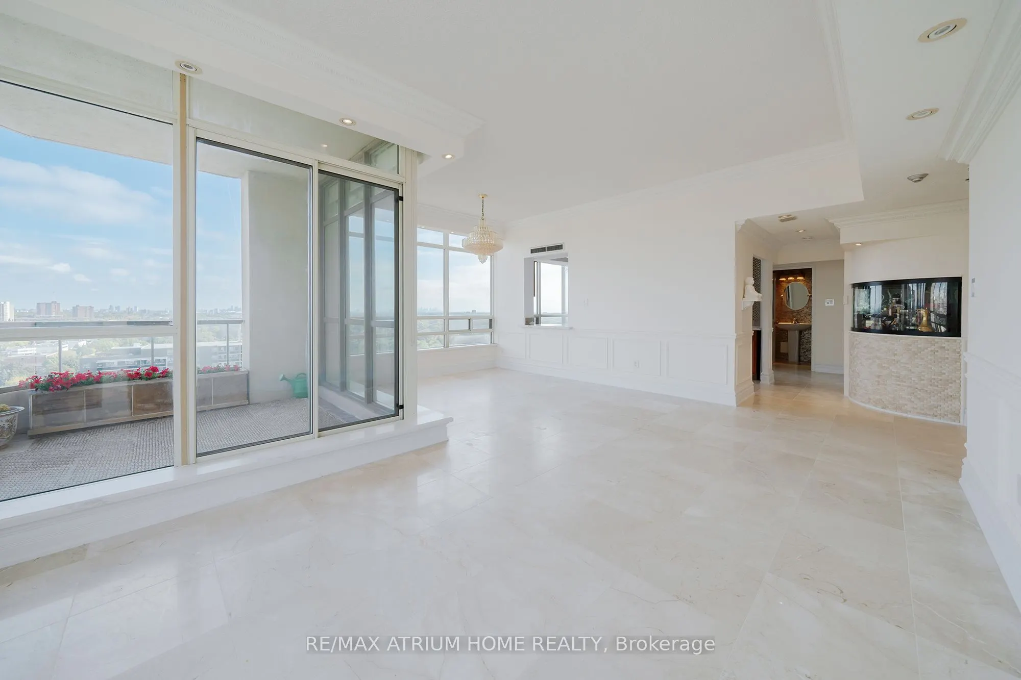 75 King Street E, #ph11