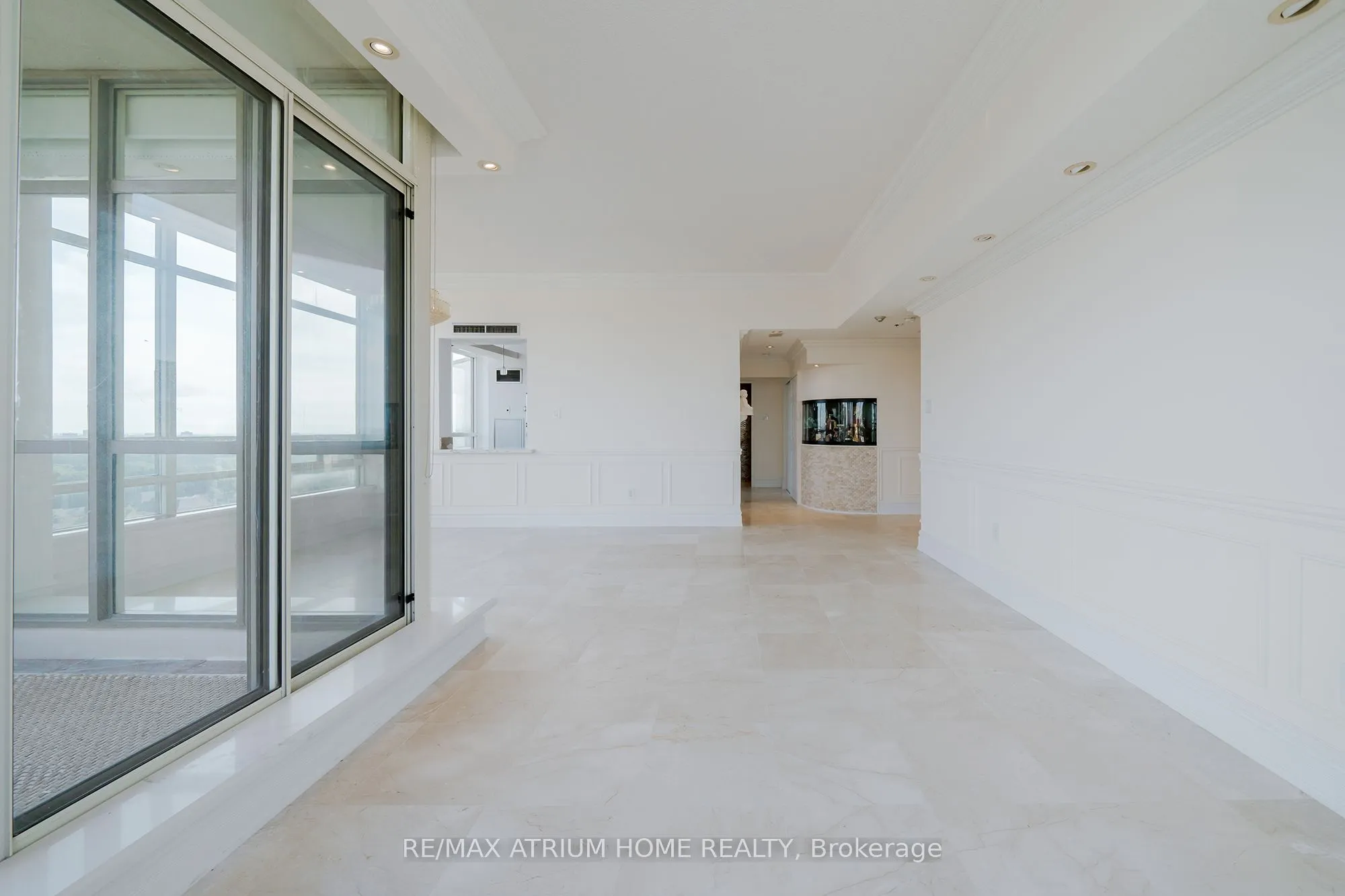 75 King Street E, #ph11