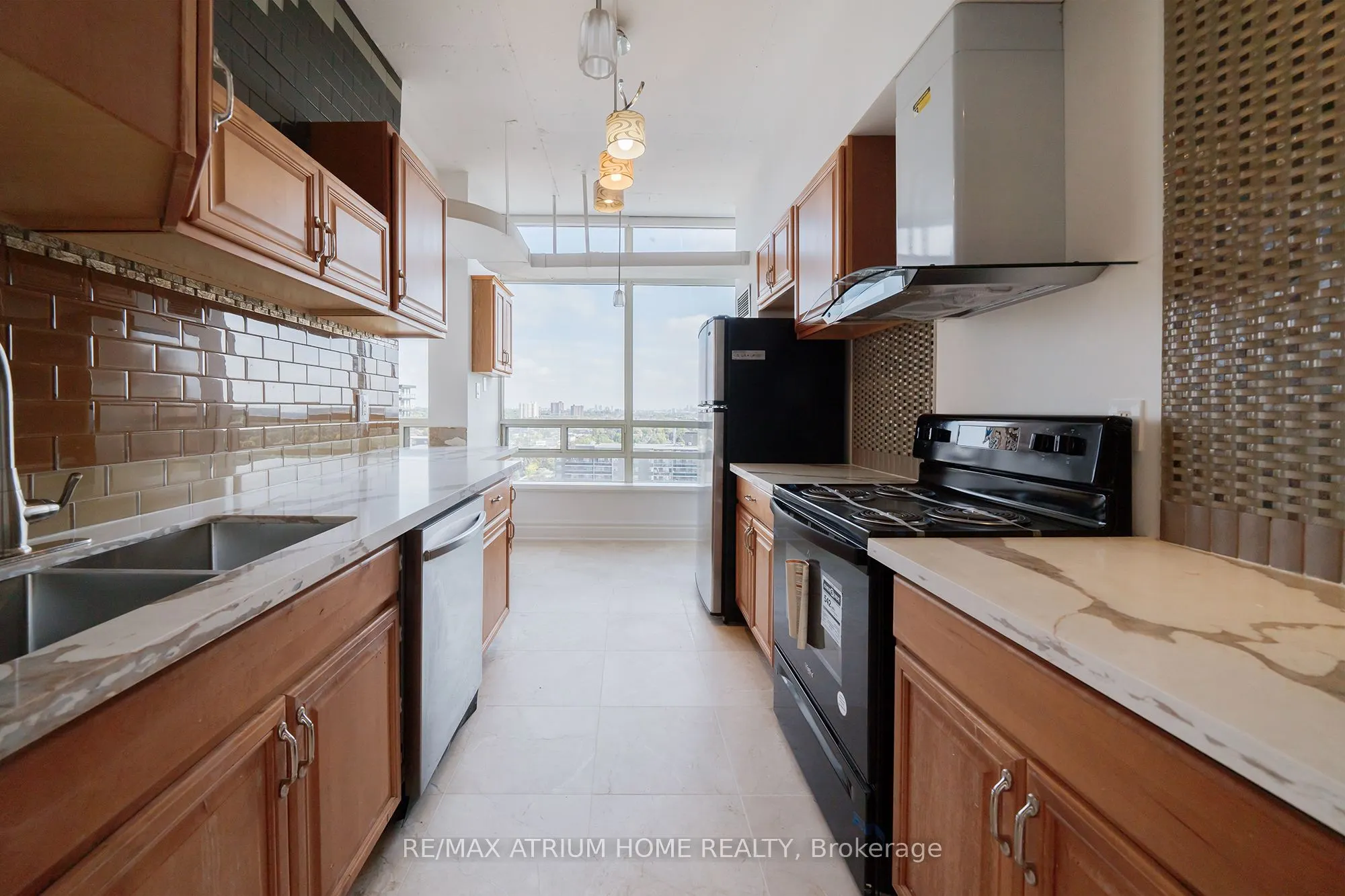 75 King Street E, #ph11