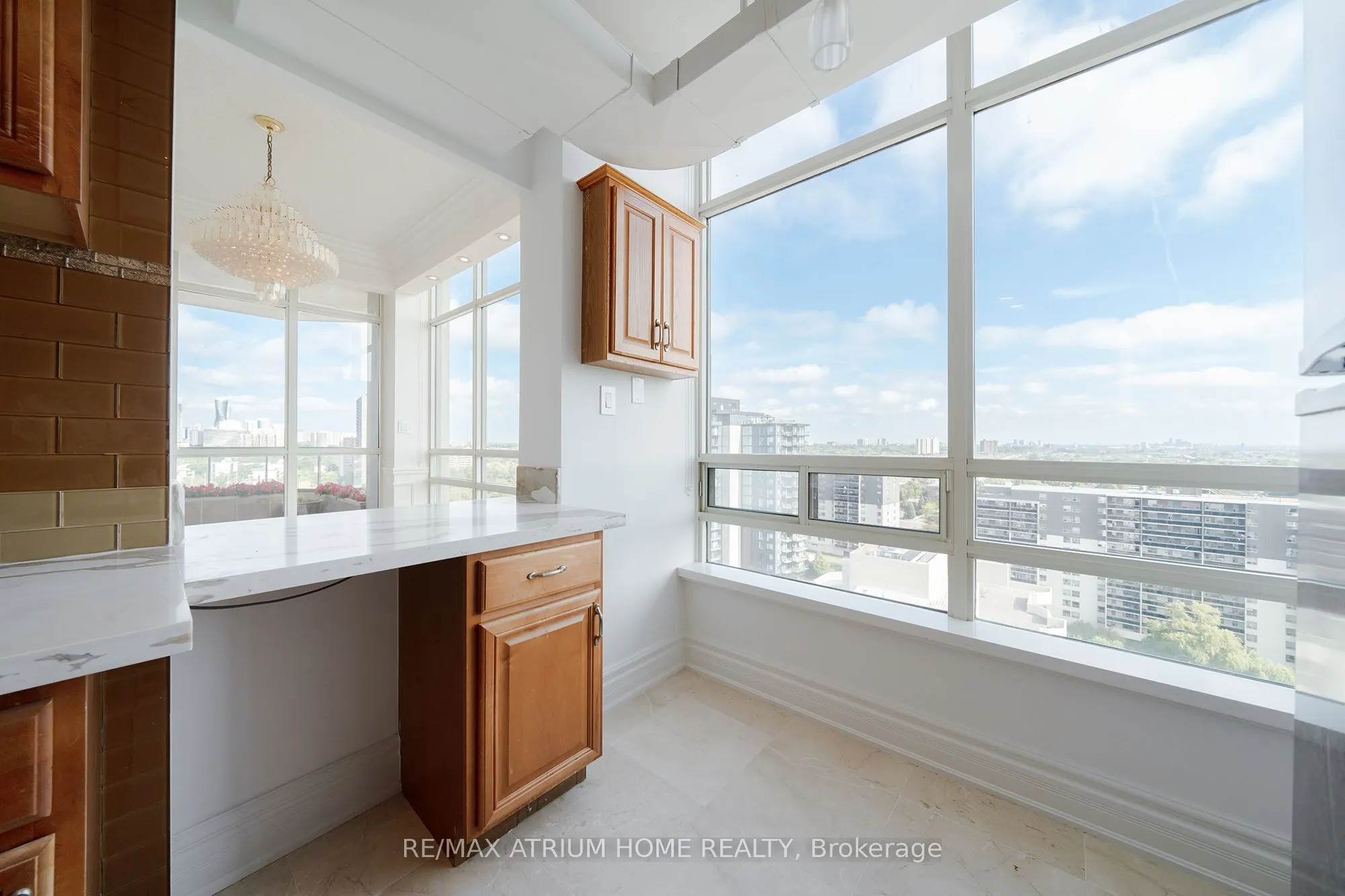 75 King Street E, #ph11