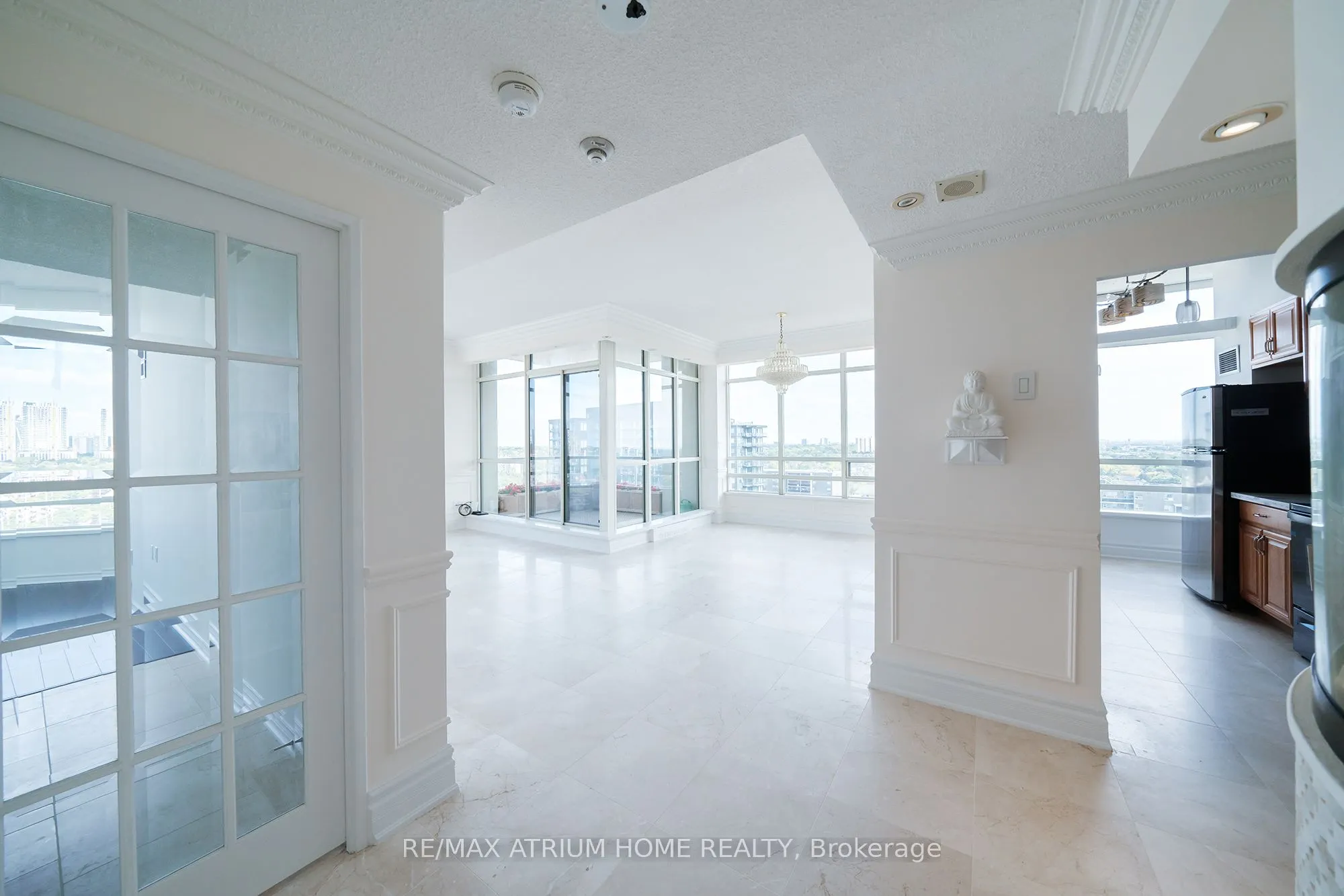 75 King Street E, #ph11