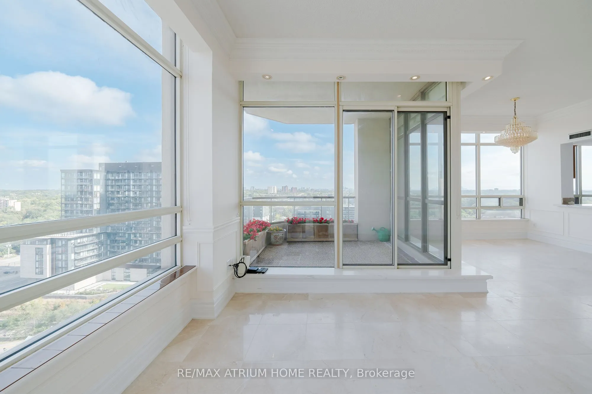 75 King Street E, #ph11