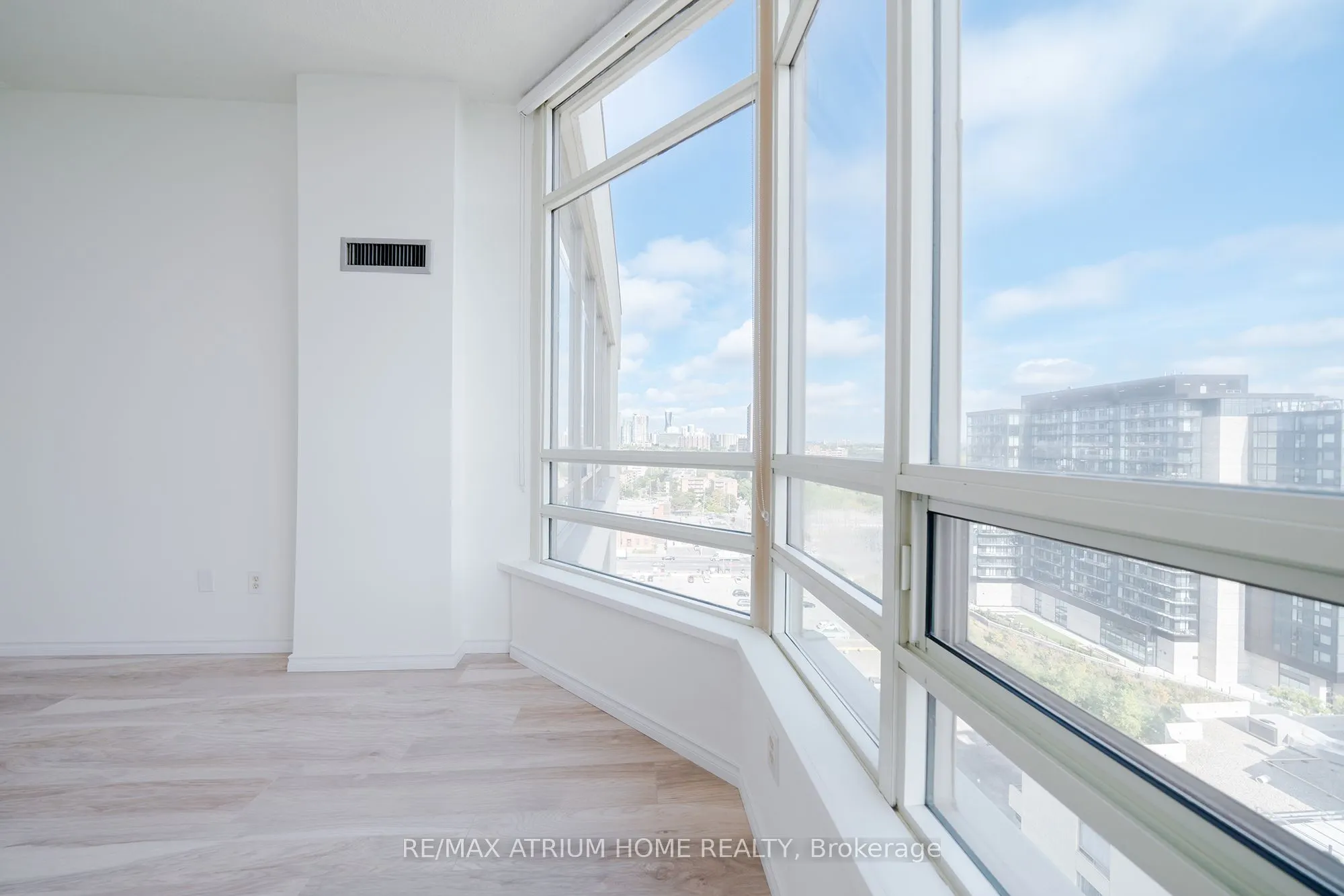 75 King Street E, #ph11