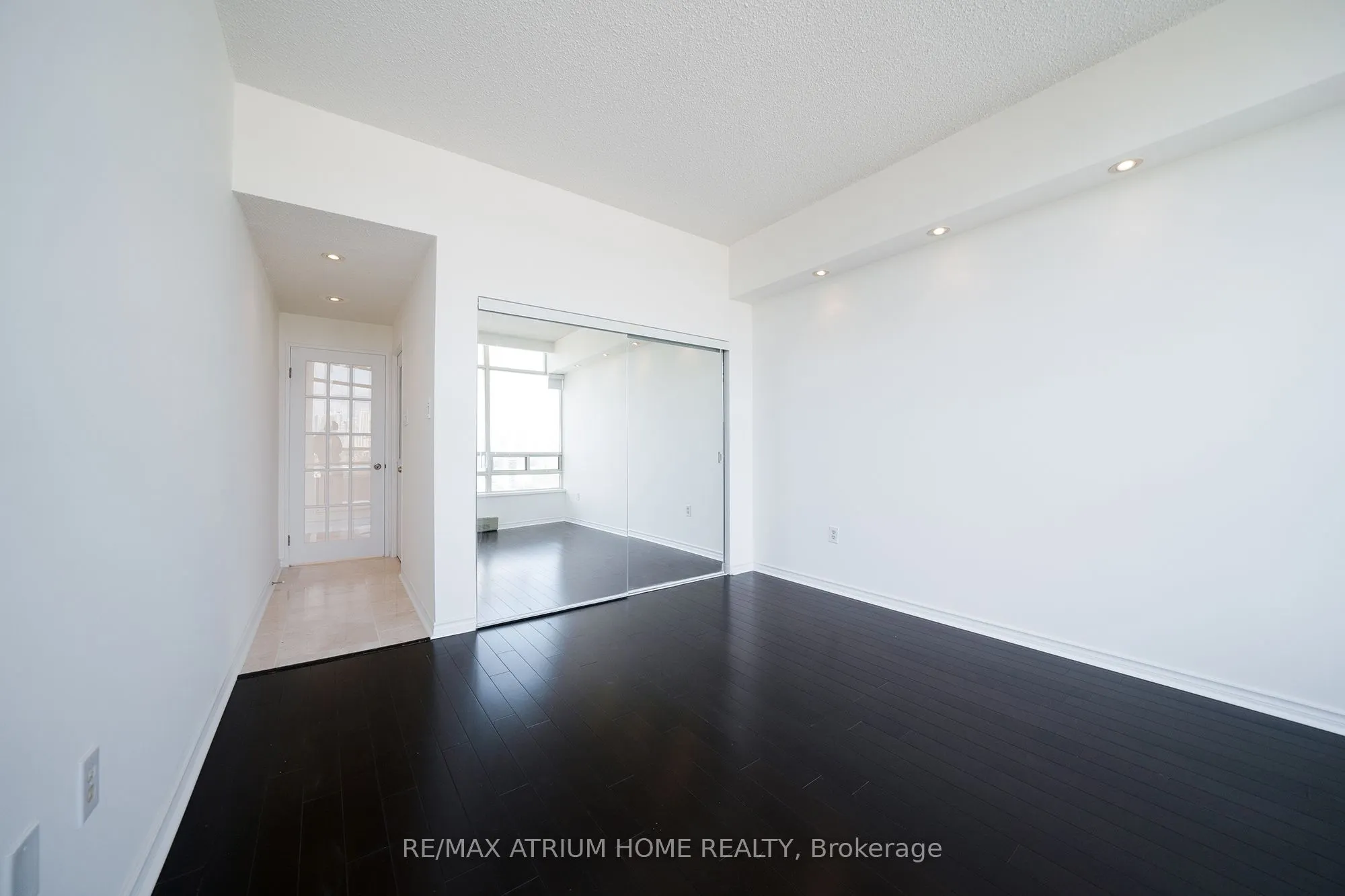 75 King Street E, #ph11