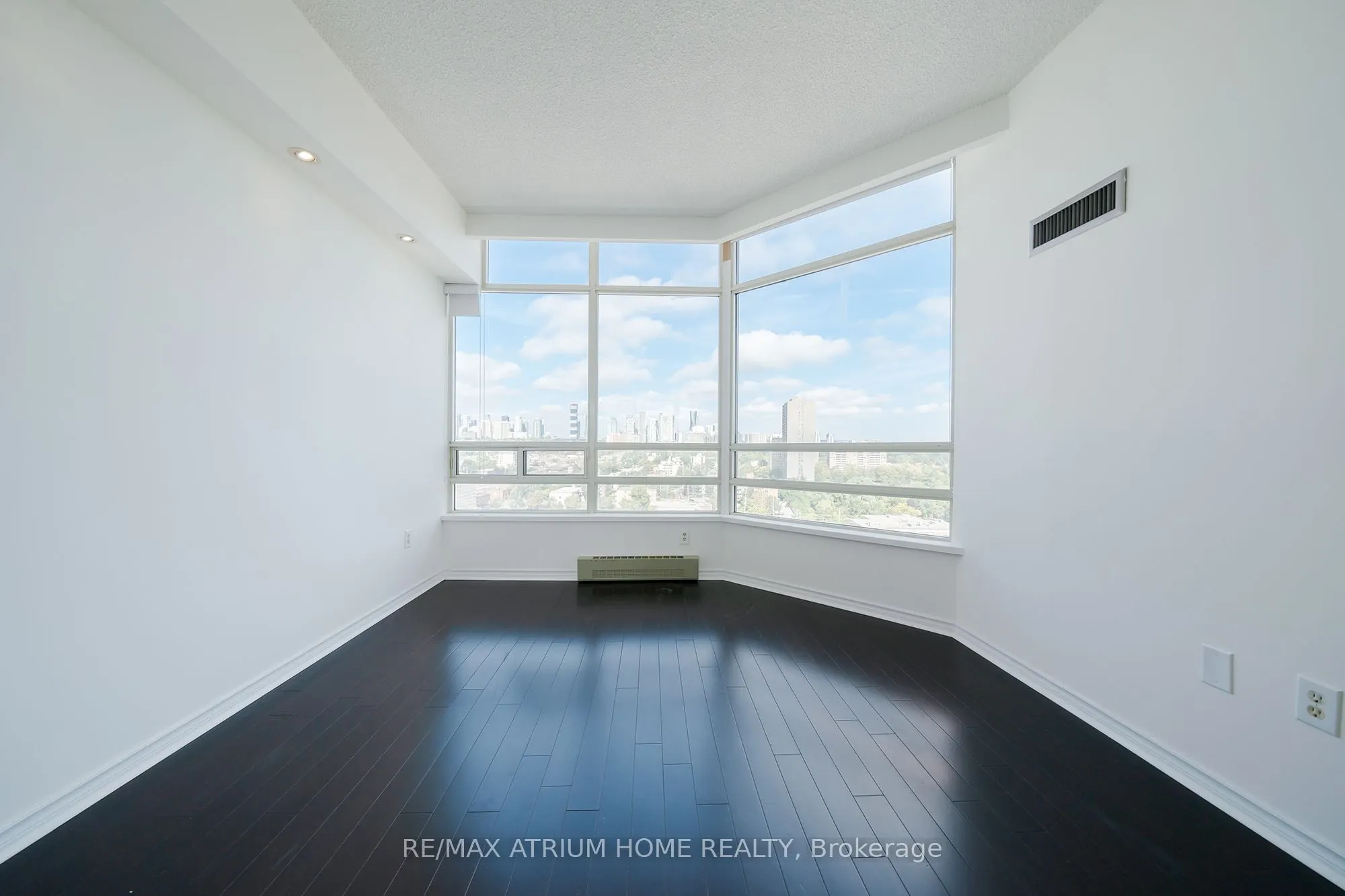 75 King Street E, #ph11