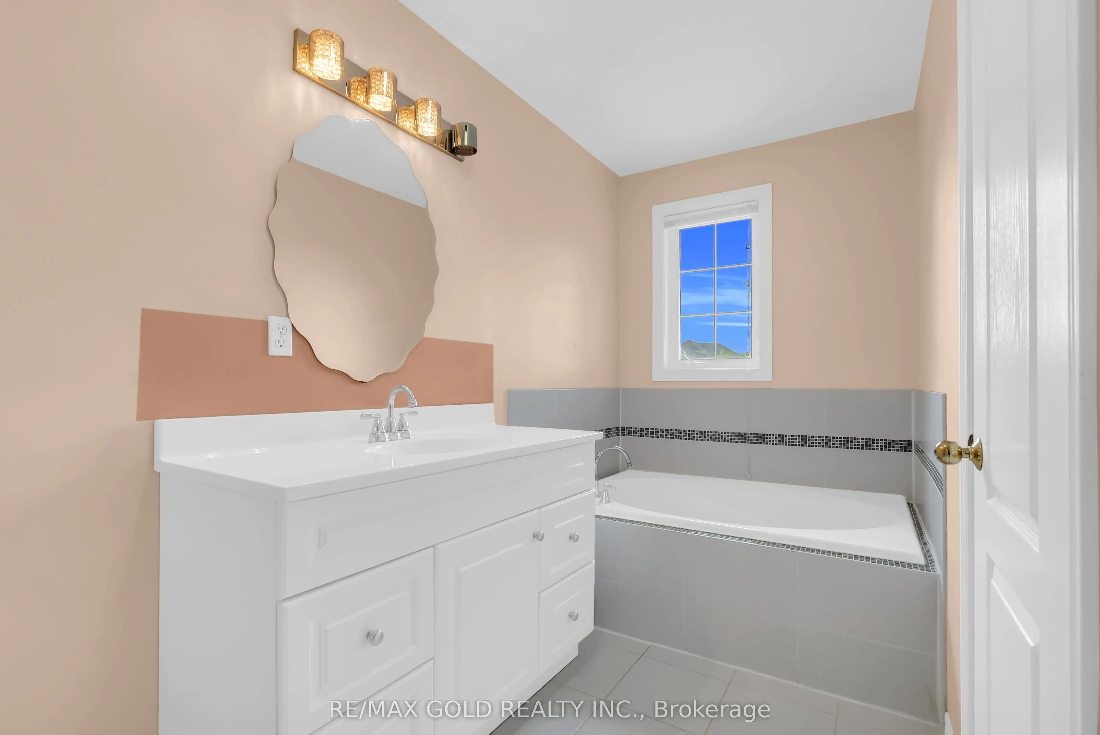 33 Tigerlily Place