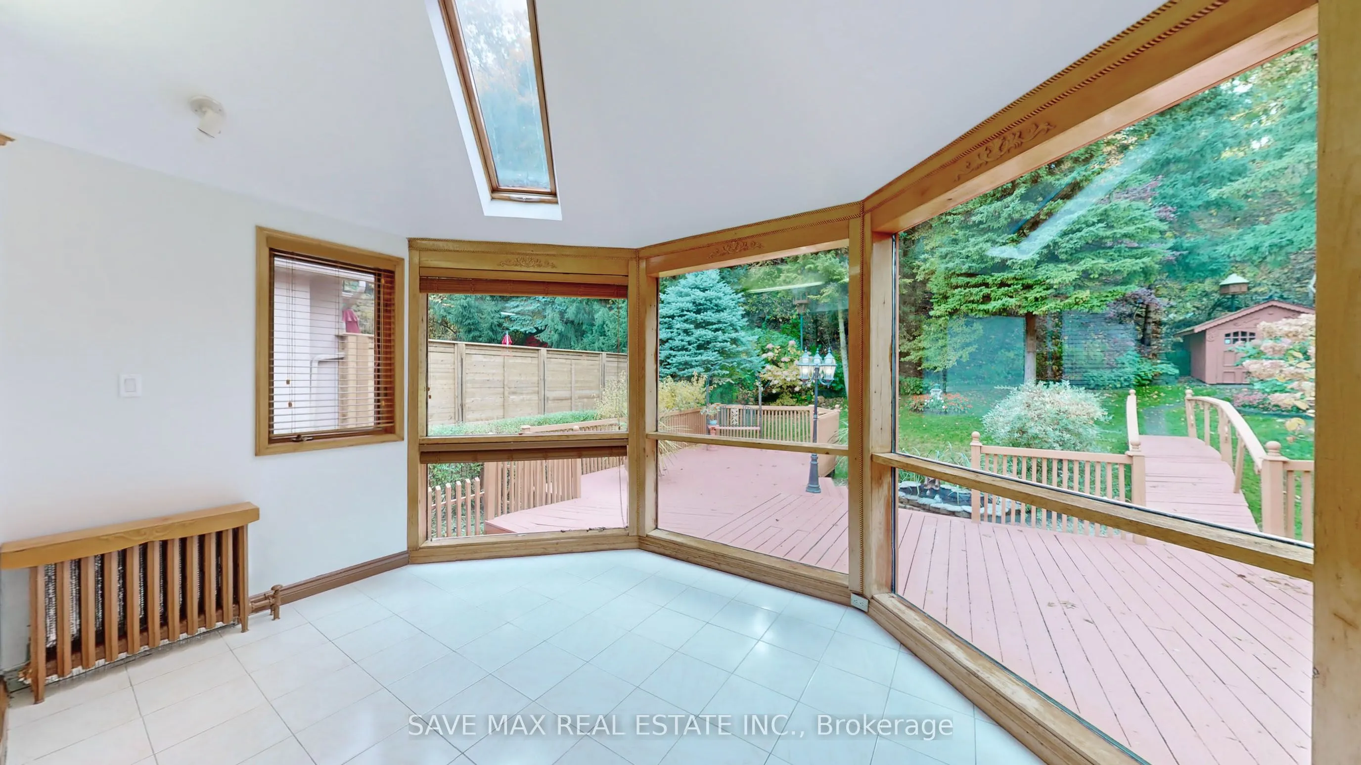196 South Kingsway