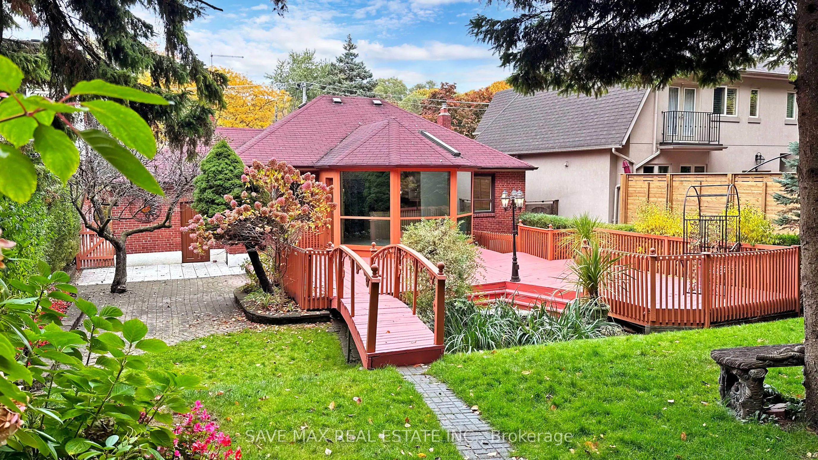 196 South Kingsway