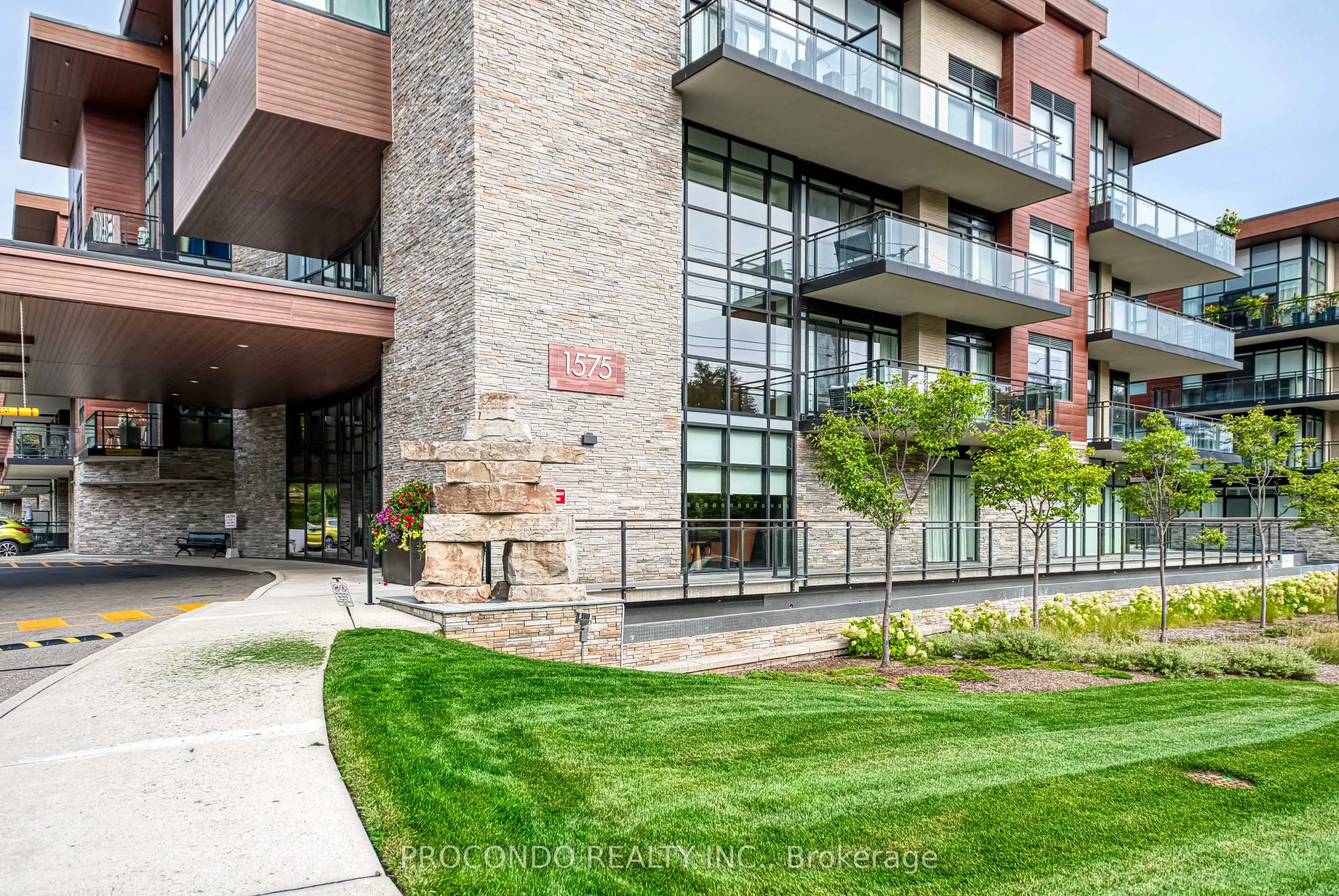 1575 Lakeshore Road W, #350