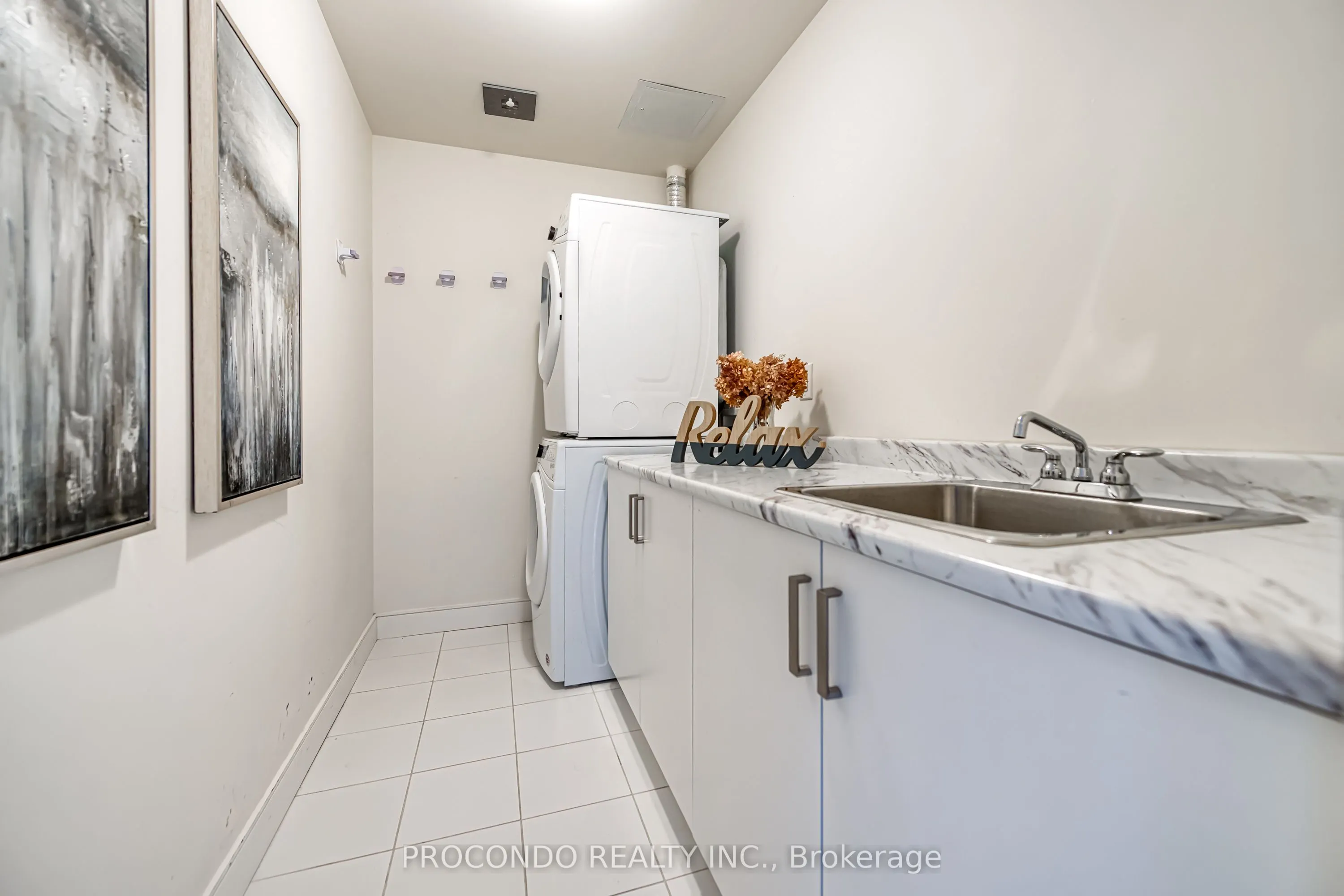 1575 Lakeshore Road W, #350