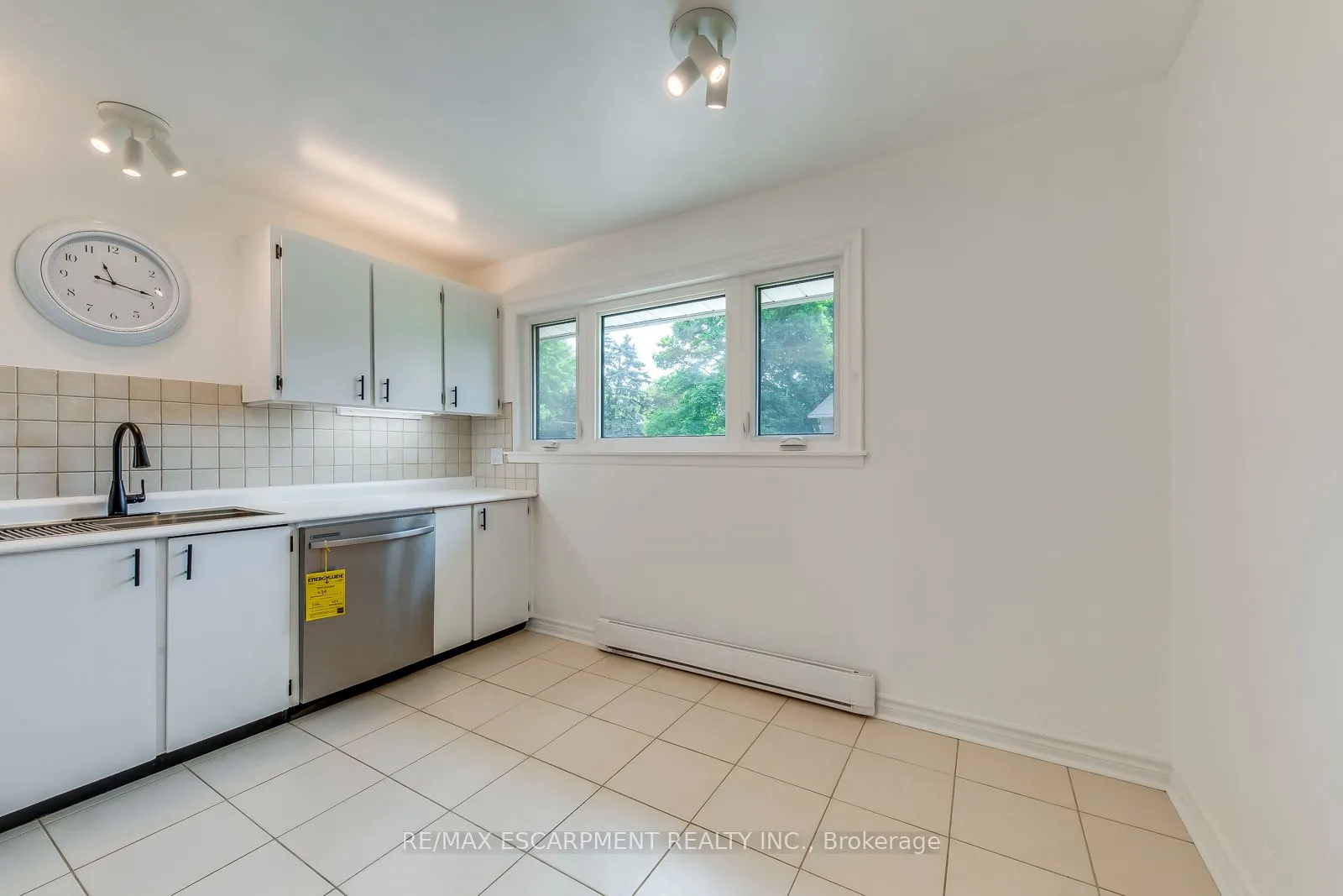 1270 Gainsborough Drive, #4