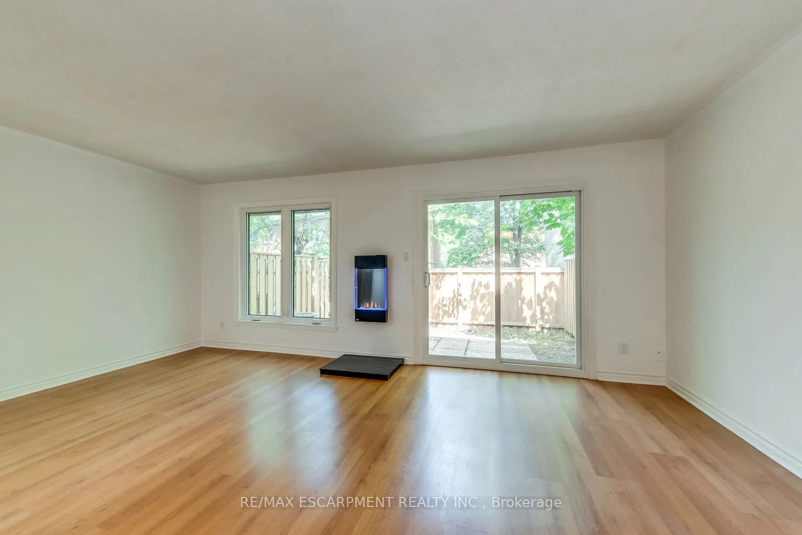 1270 Gainsborough Drive, #4