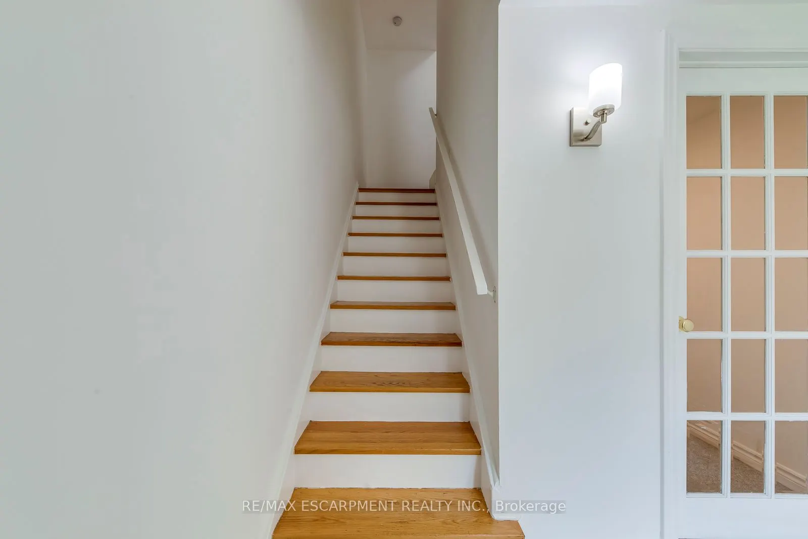 1270 Gainsborough Drive, #4
