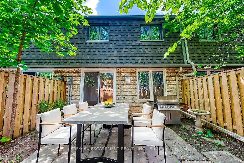 1270 Gainsborough Drive, #4