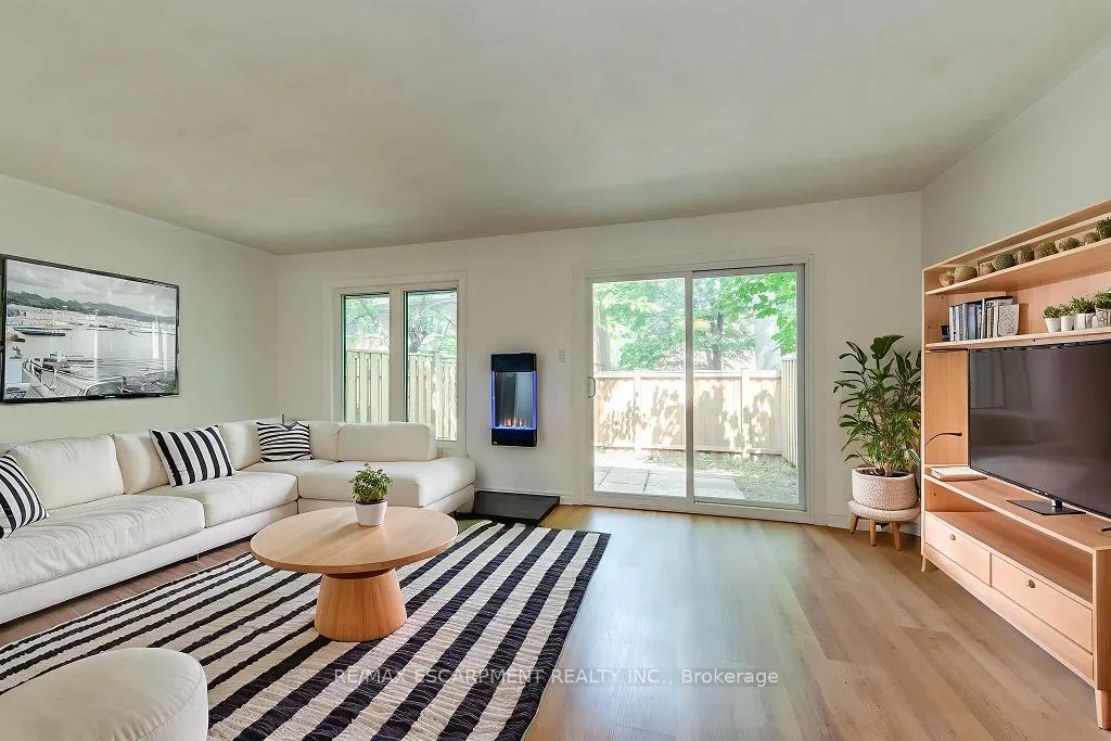 1270 Gainsborough Drive, #4