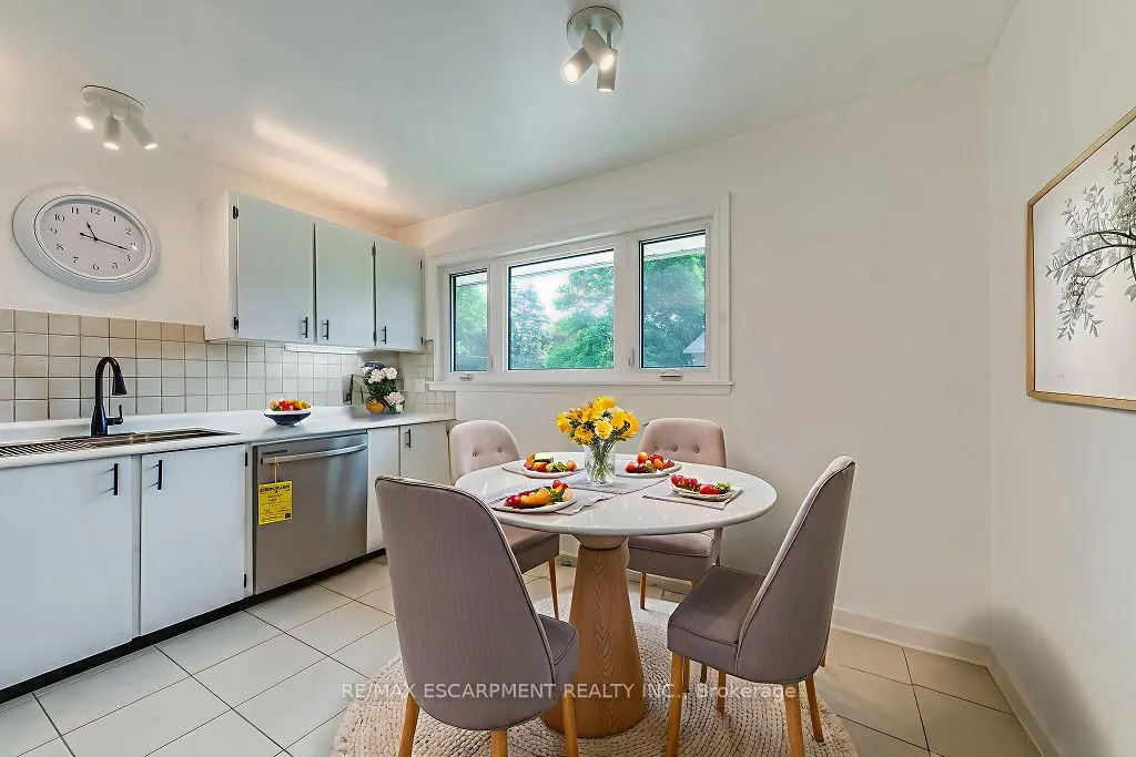 1270 Gainsborough Drive, #4