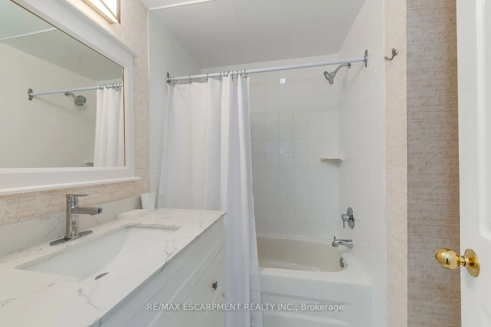 1270 Gainsborough Drive, #4