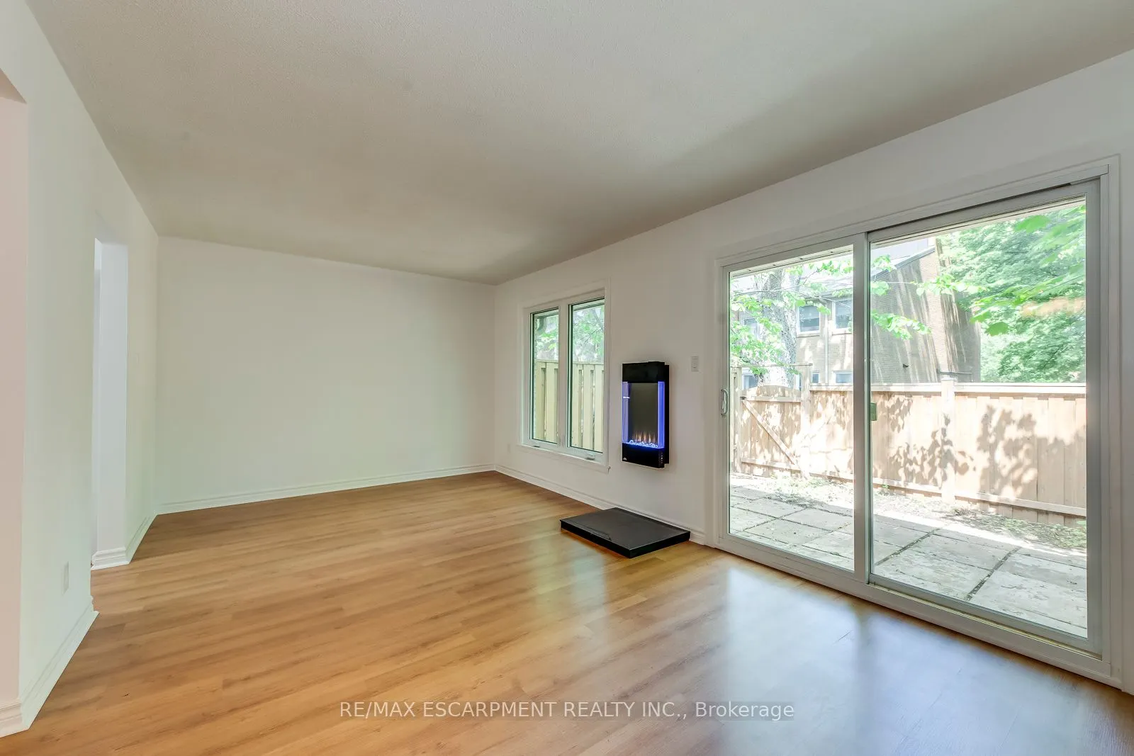 1270 Gainsborough Drive, #4