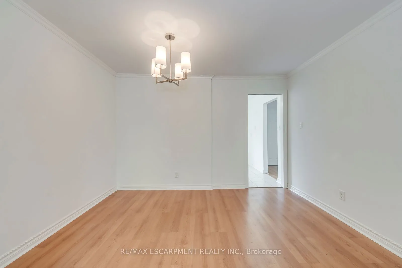 1270 Gainsborough Drive, #4