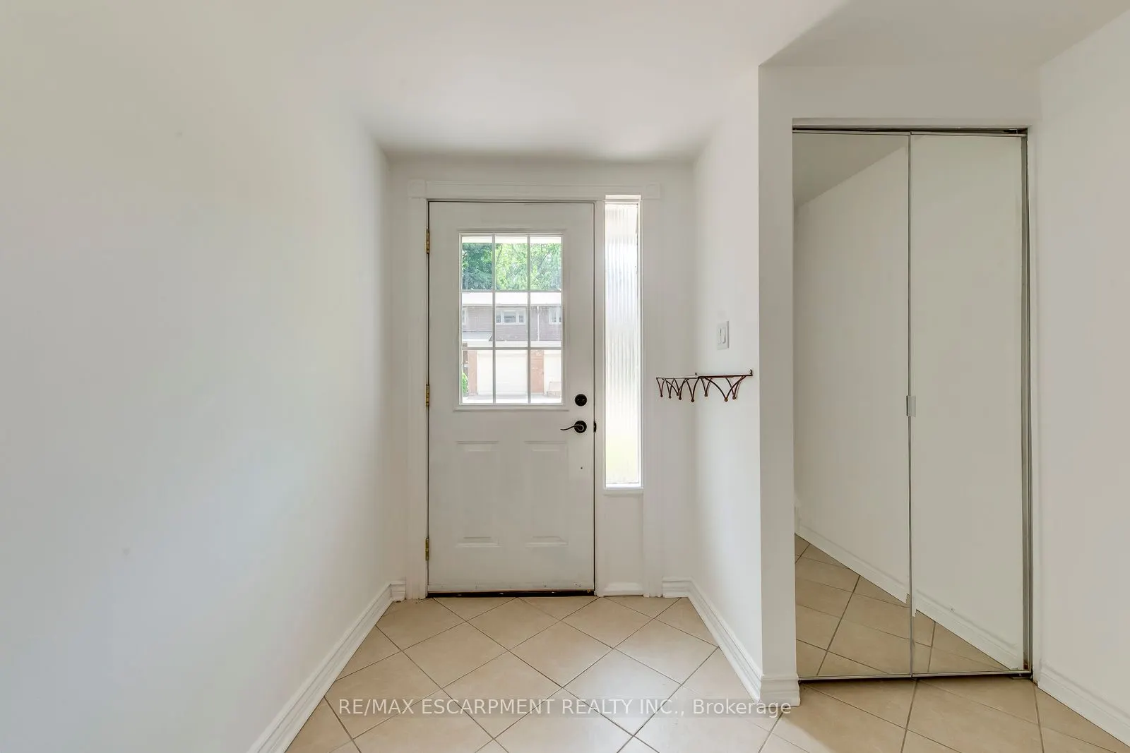 1270 Gainsborough Drive, #4