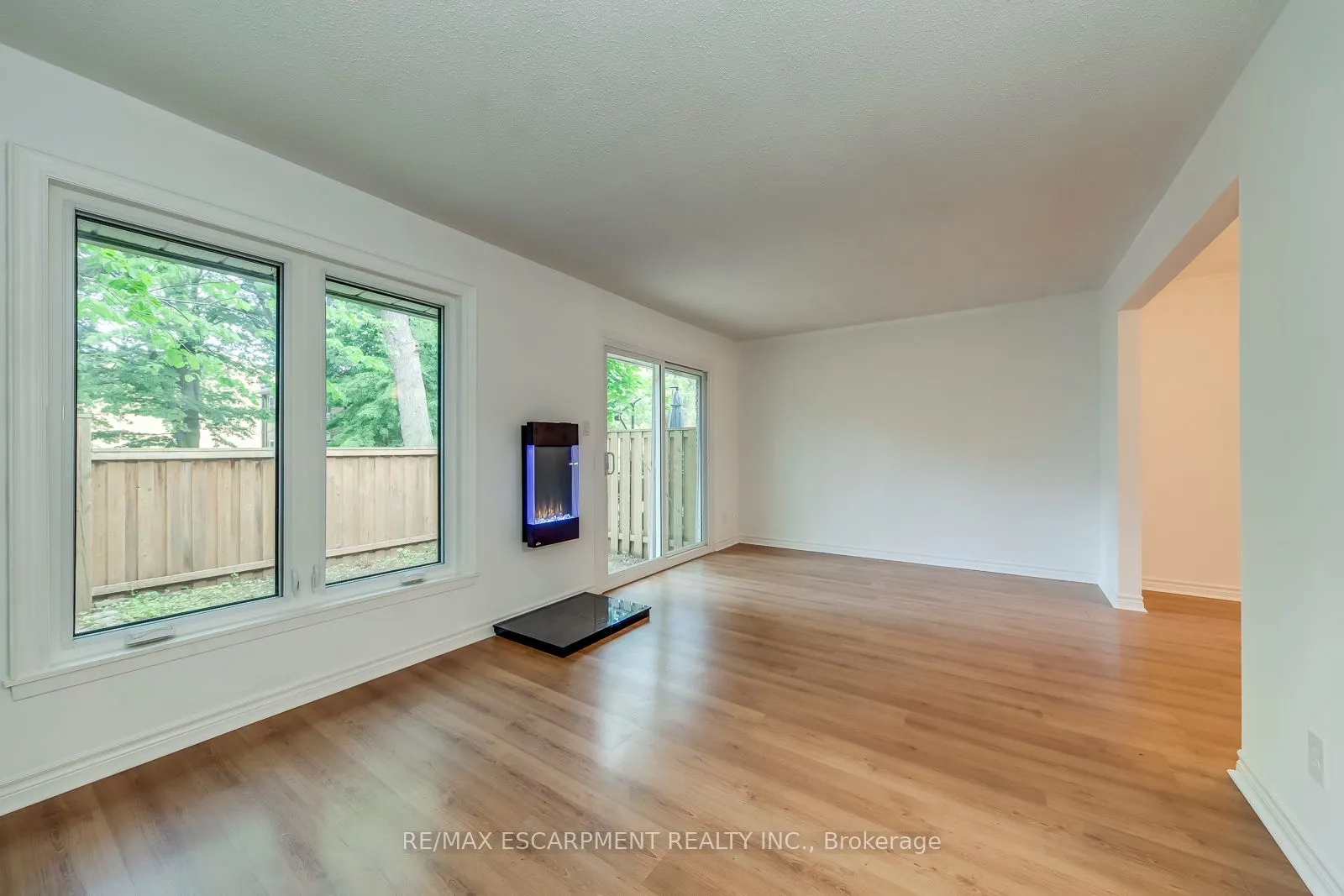 1270 Gainsborough Drive, #4