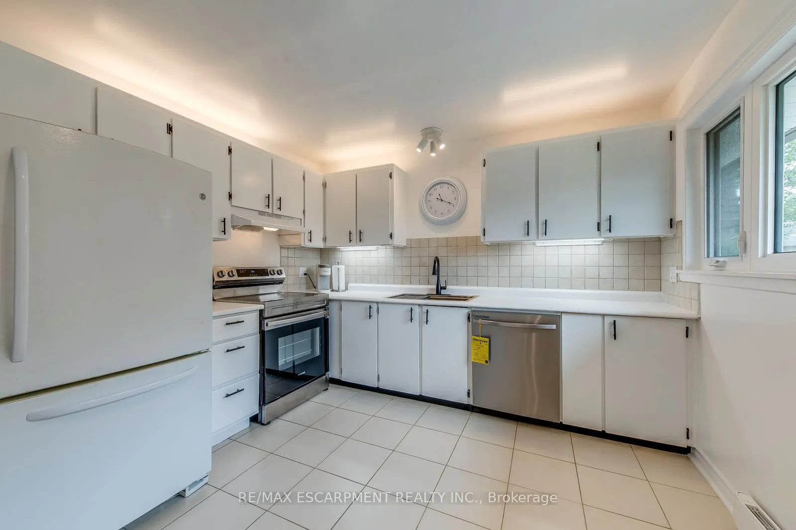 1270 Gainsborough Drive, #4