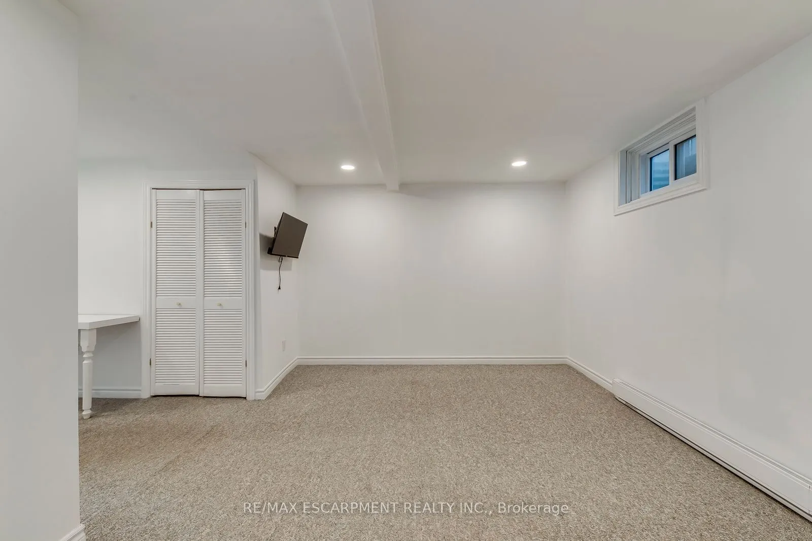 1270 Gainsborough Drive, #4
