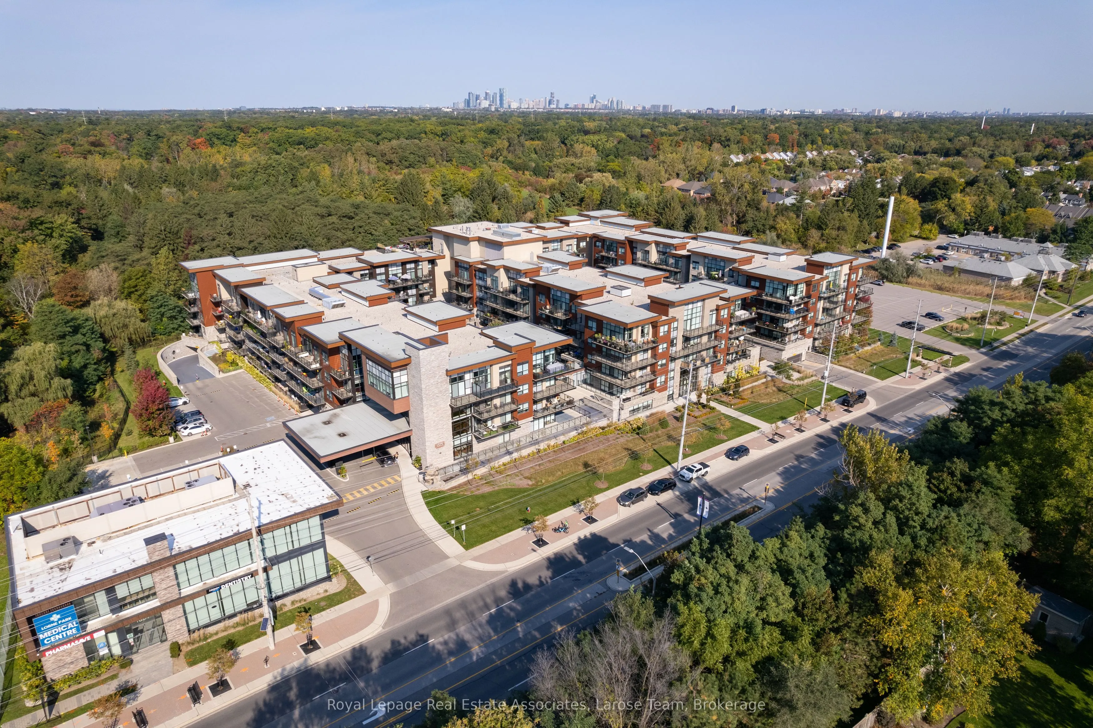 1575 Lakeshore Road W, #235
