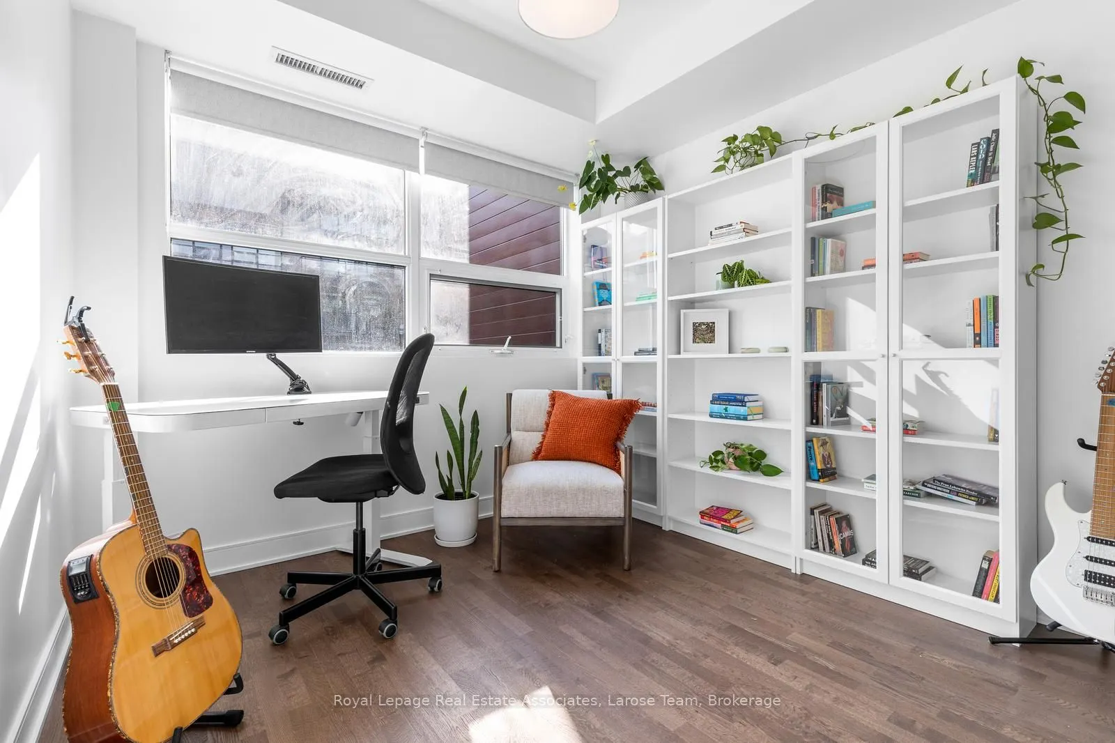 1575 Lakeshore Road W, #235