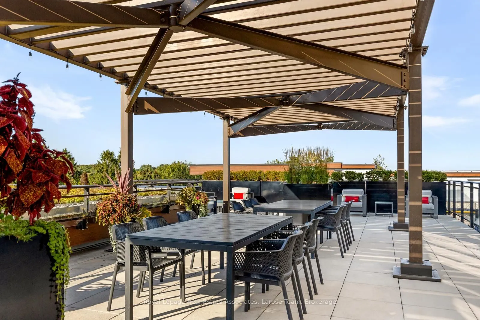 1575 Lakeshore Road W, #235