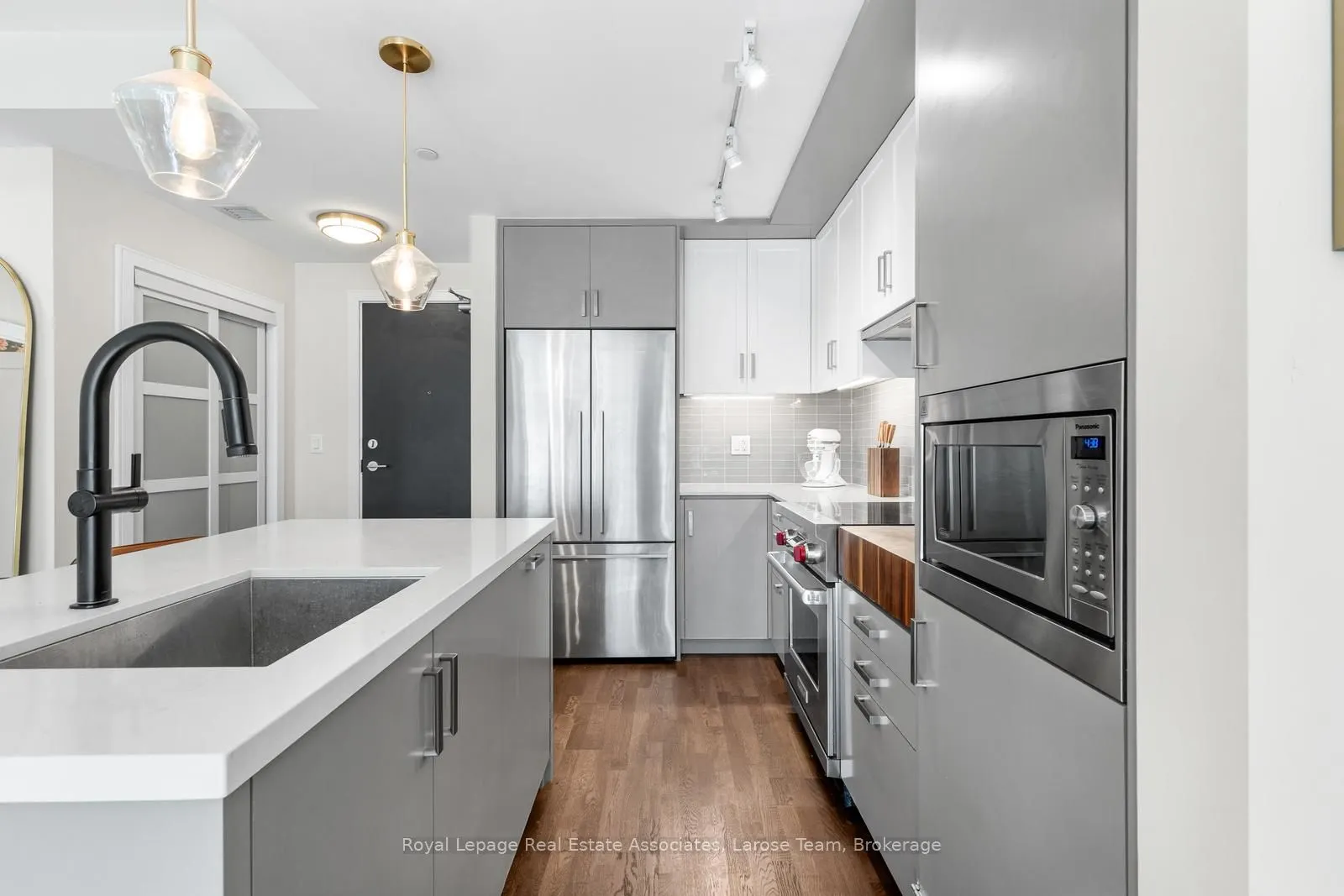 1575 Lakeshore Road W, #235