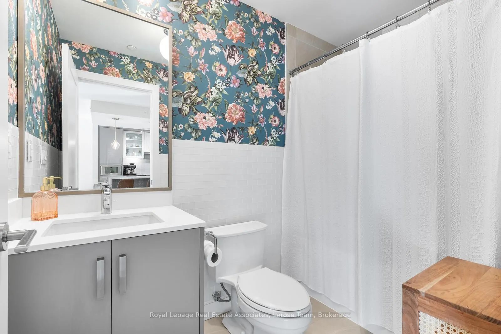 1575 Lakeshore Road W, #235
