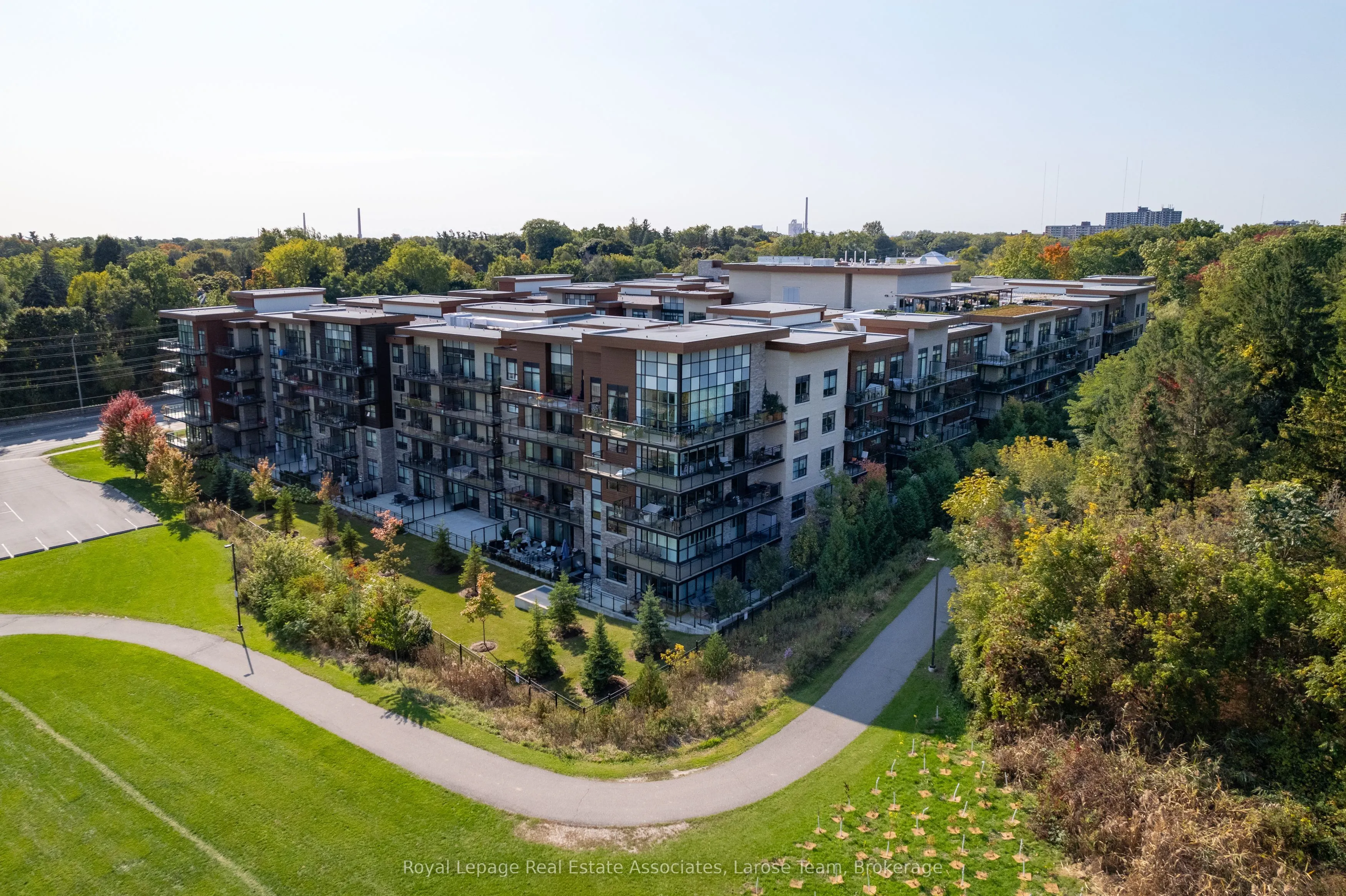 1575 Lakeshore Road W, #235
