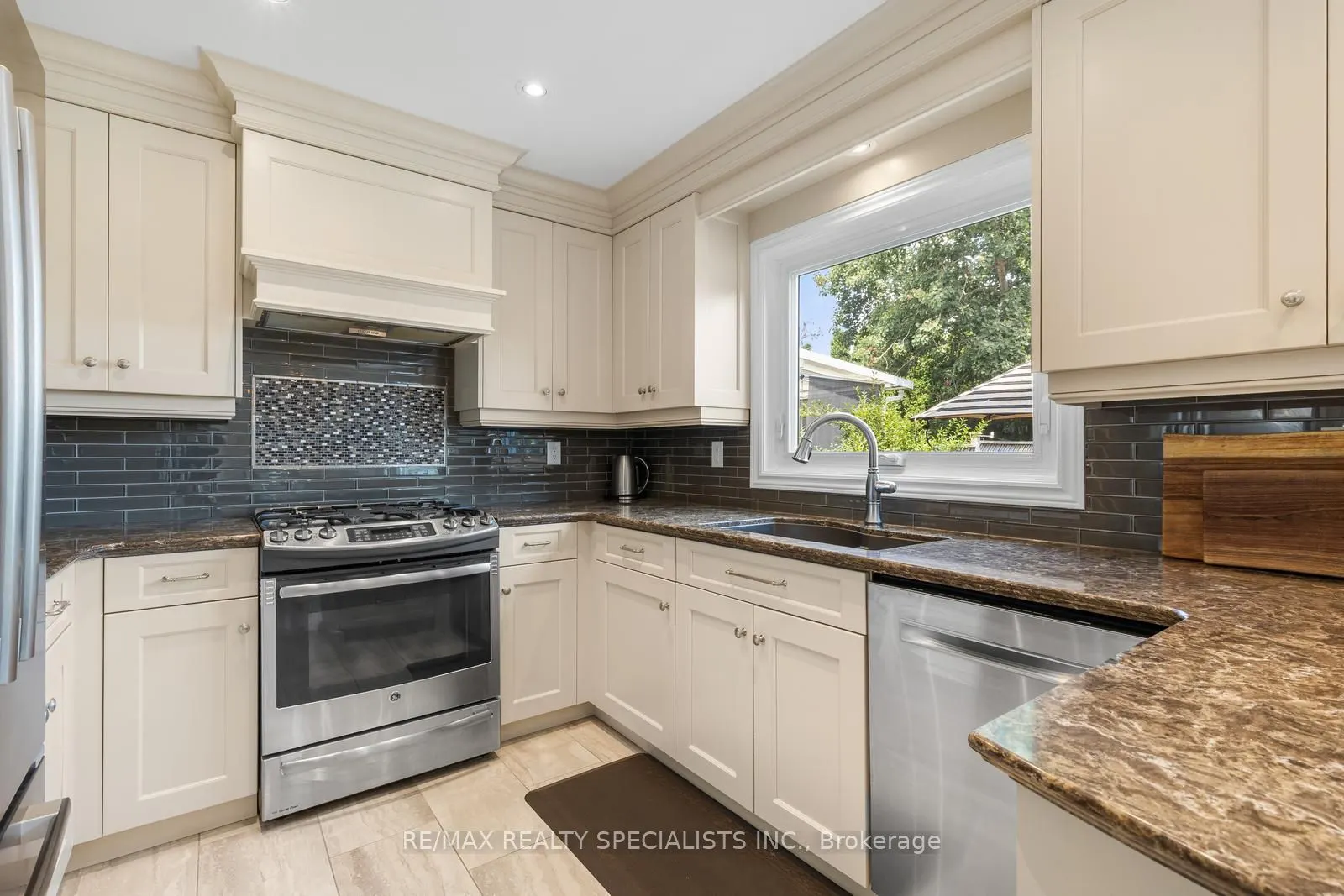 6859 Summer Heights Drive