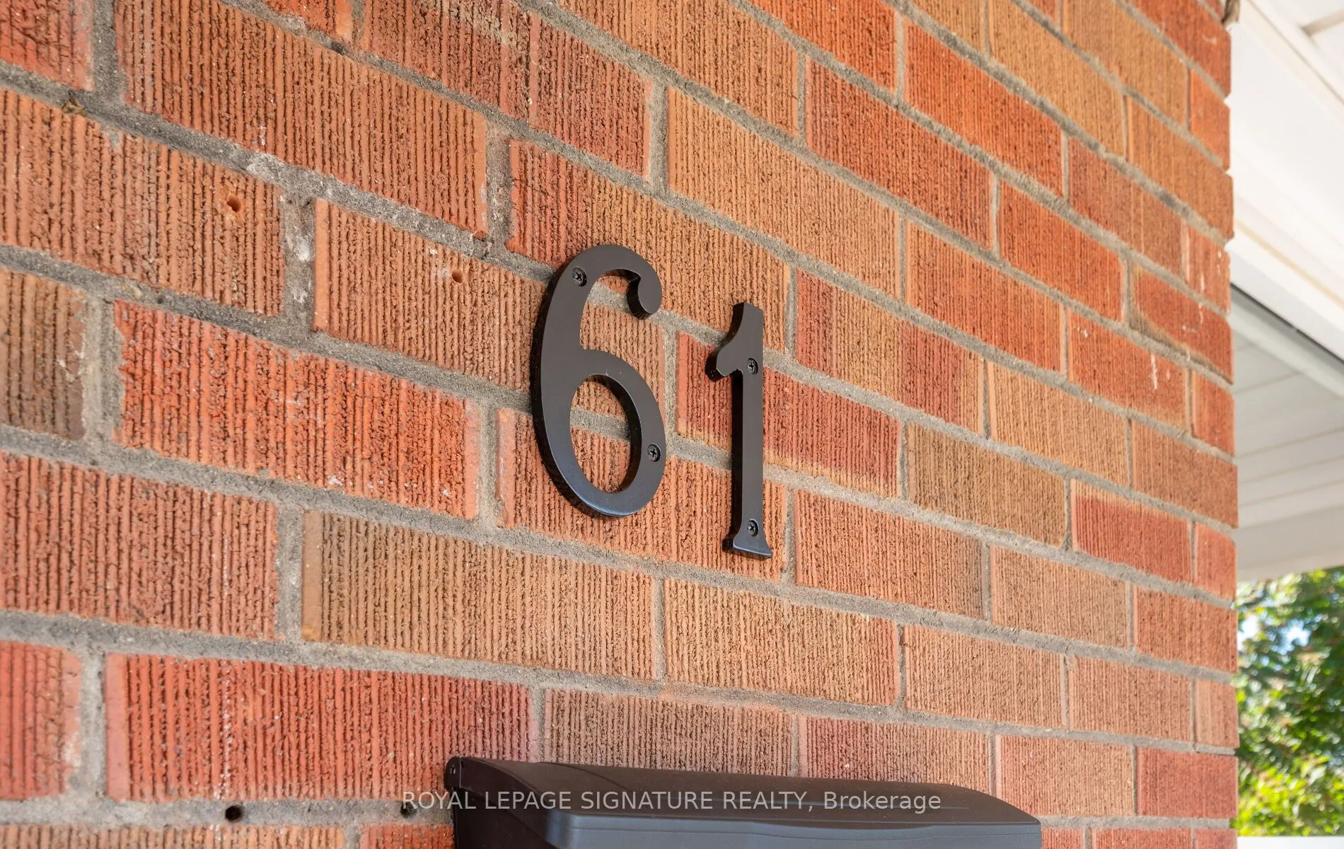 61 Foch Avenue
