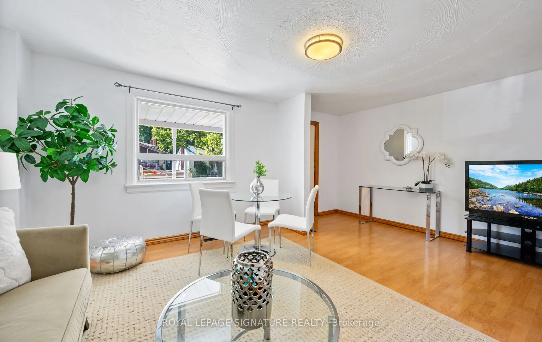 61 Foch Avenue