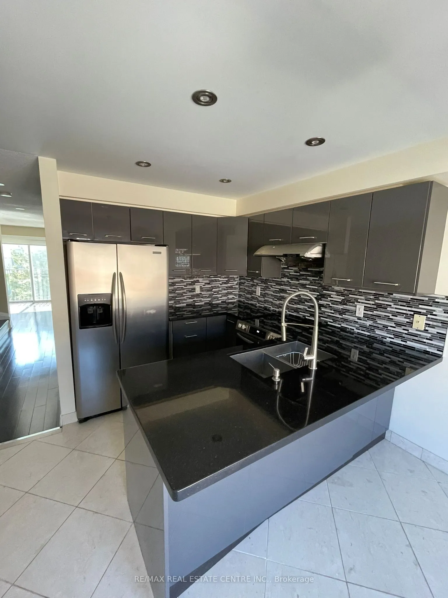 5030 Heatherleigh Avenue, #77