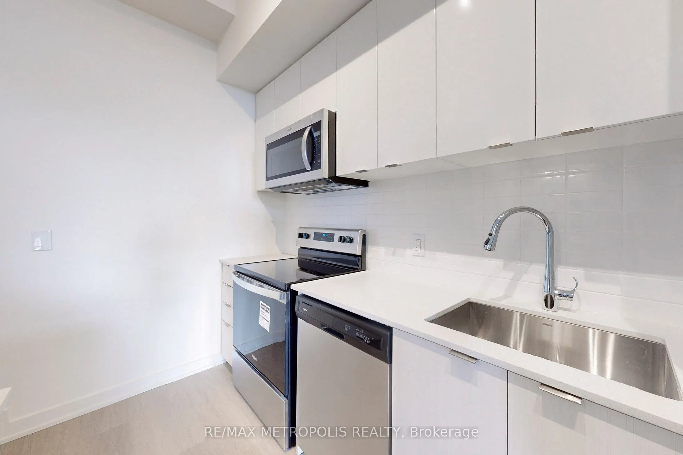 859 The Queensway, #809