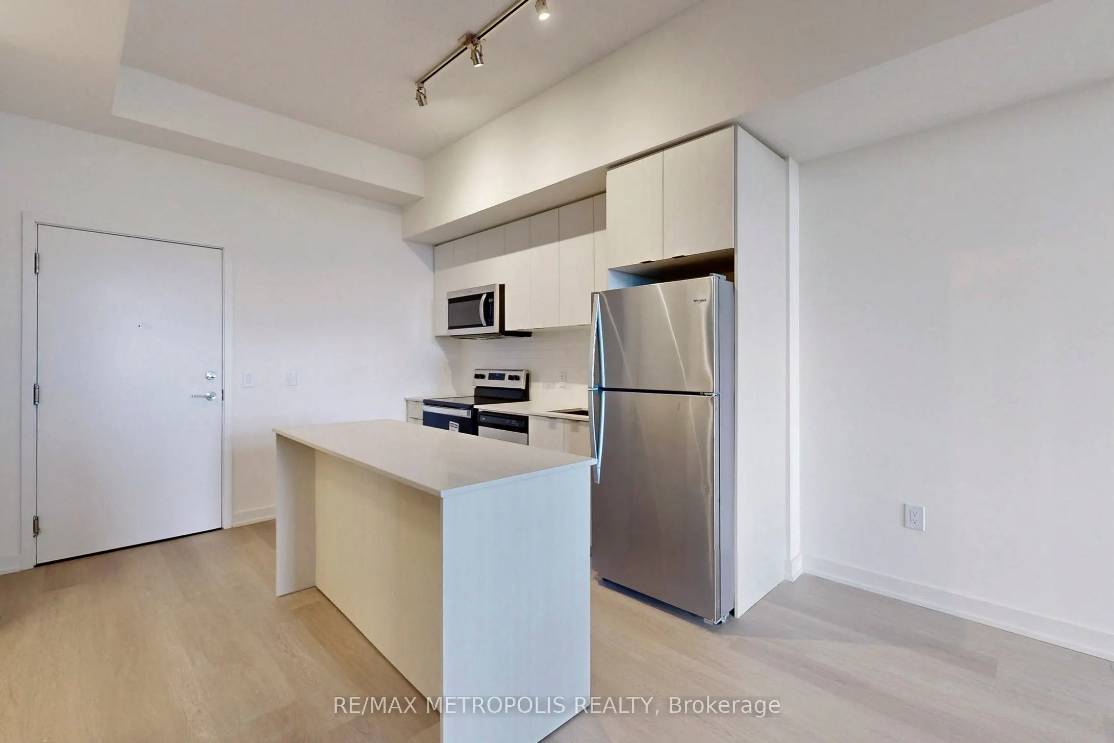 859 The Queensway, #809