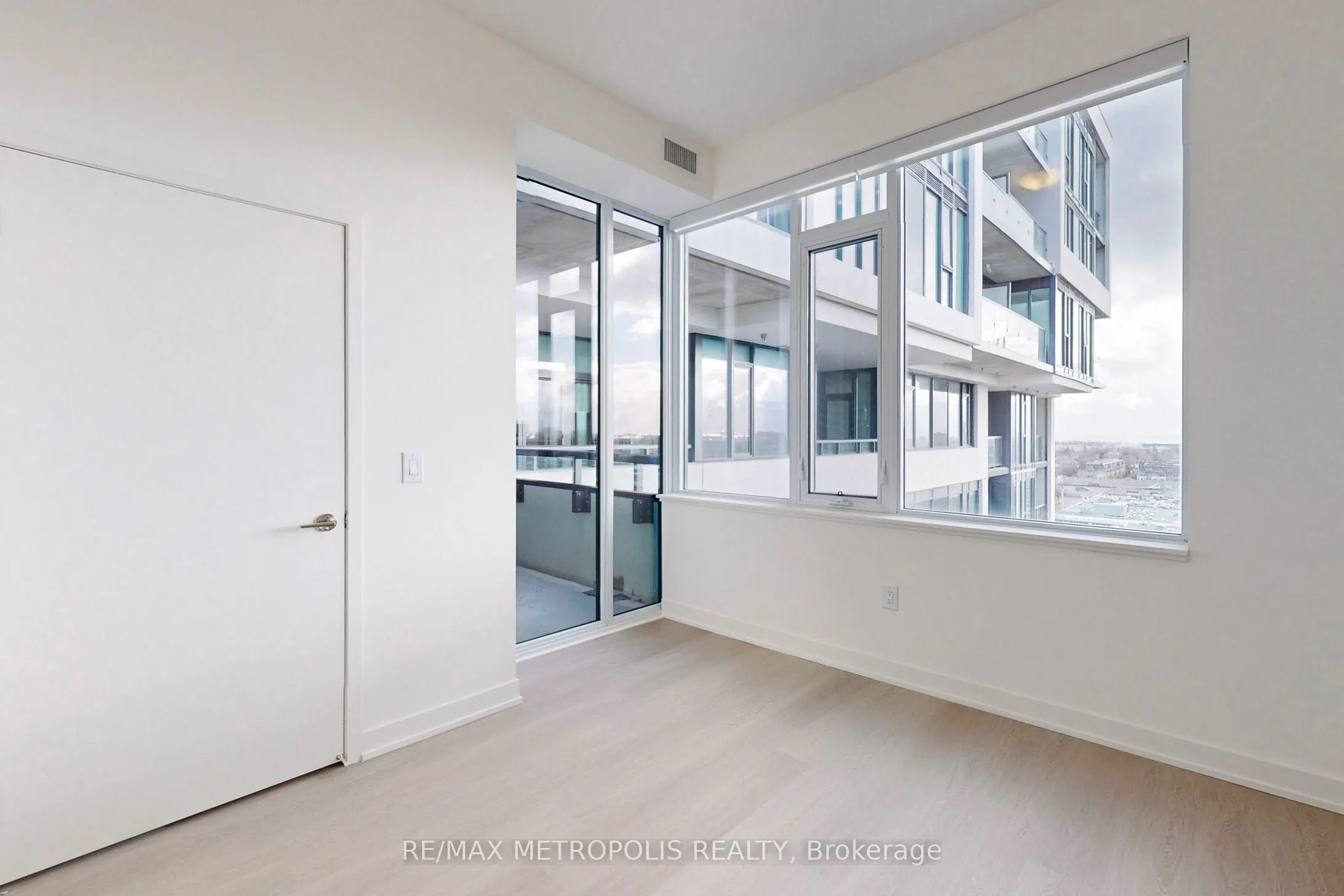 859 The Queensway, #809