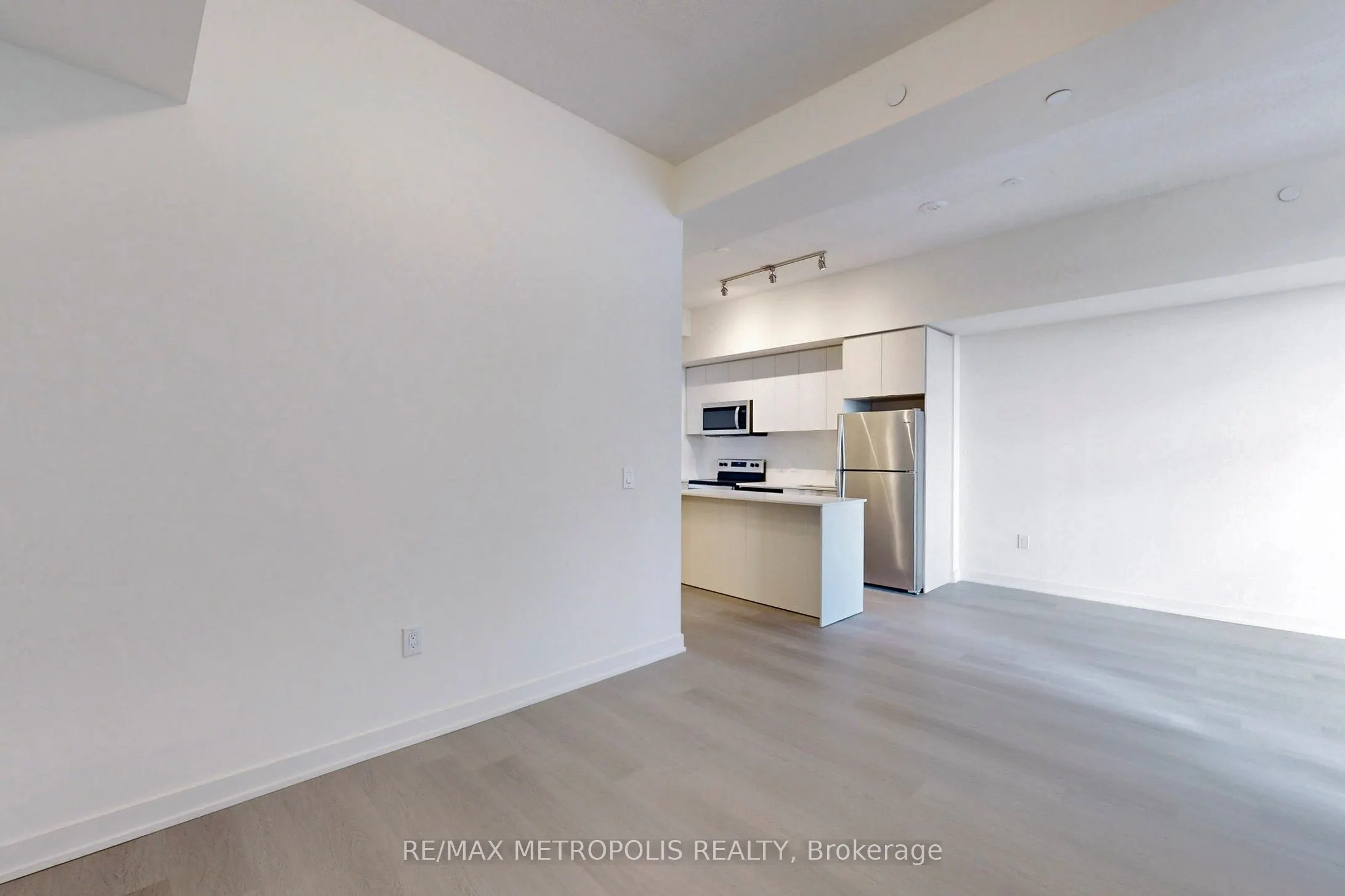 859 The Queensway, #809