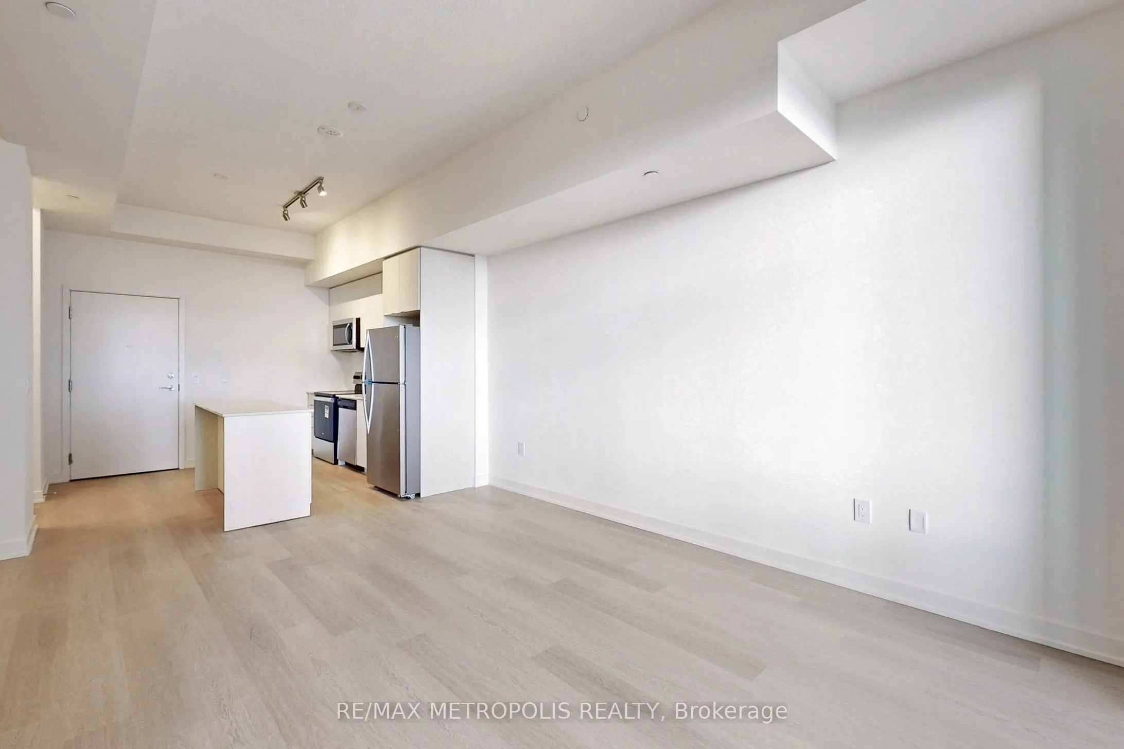 859 The Queensway, #809