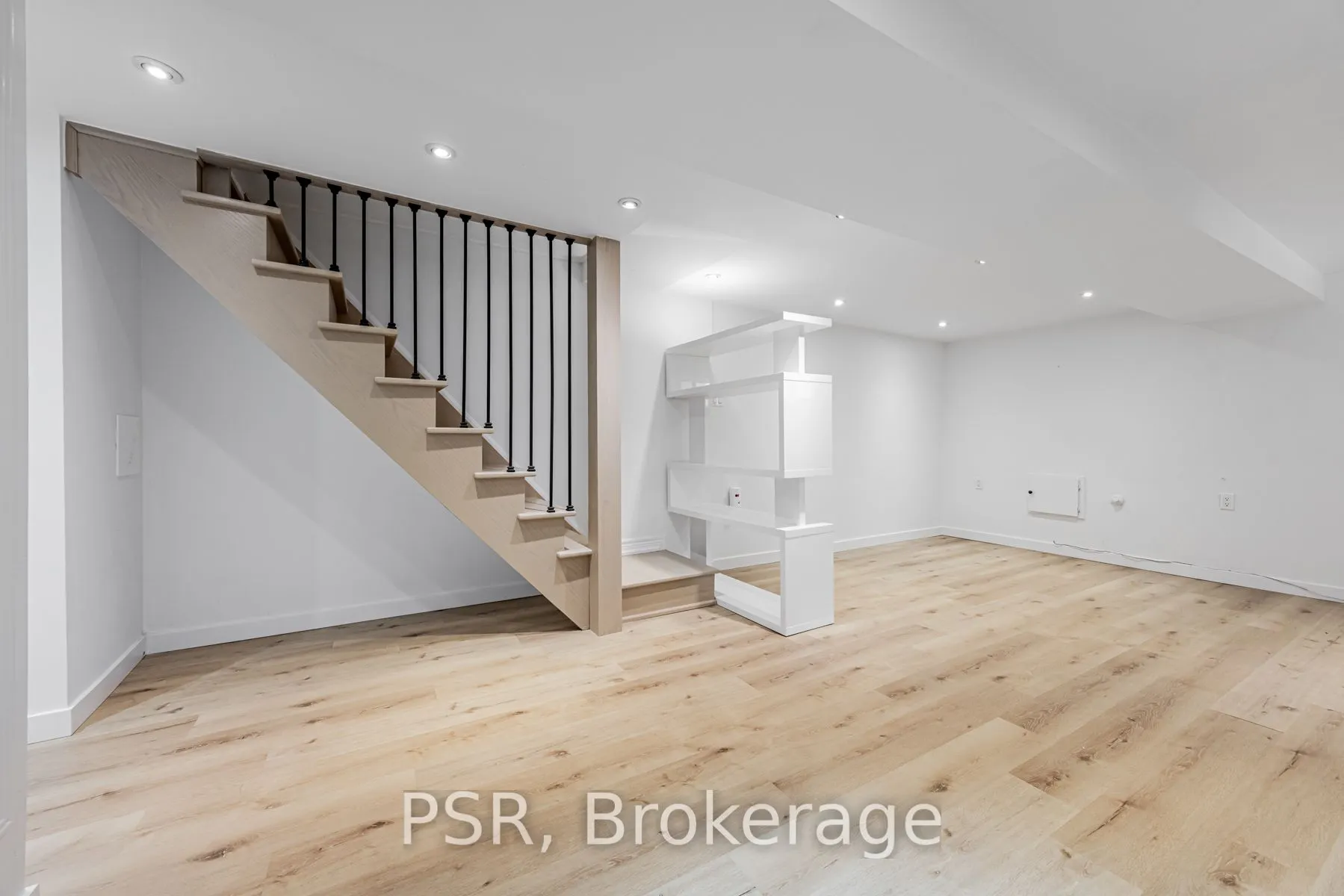 371 McRoberts Avenue, #Lower