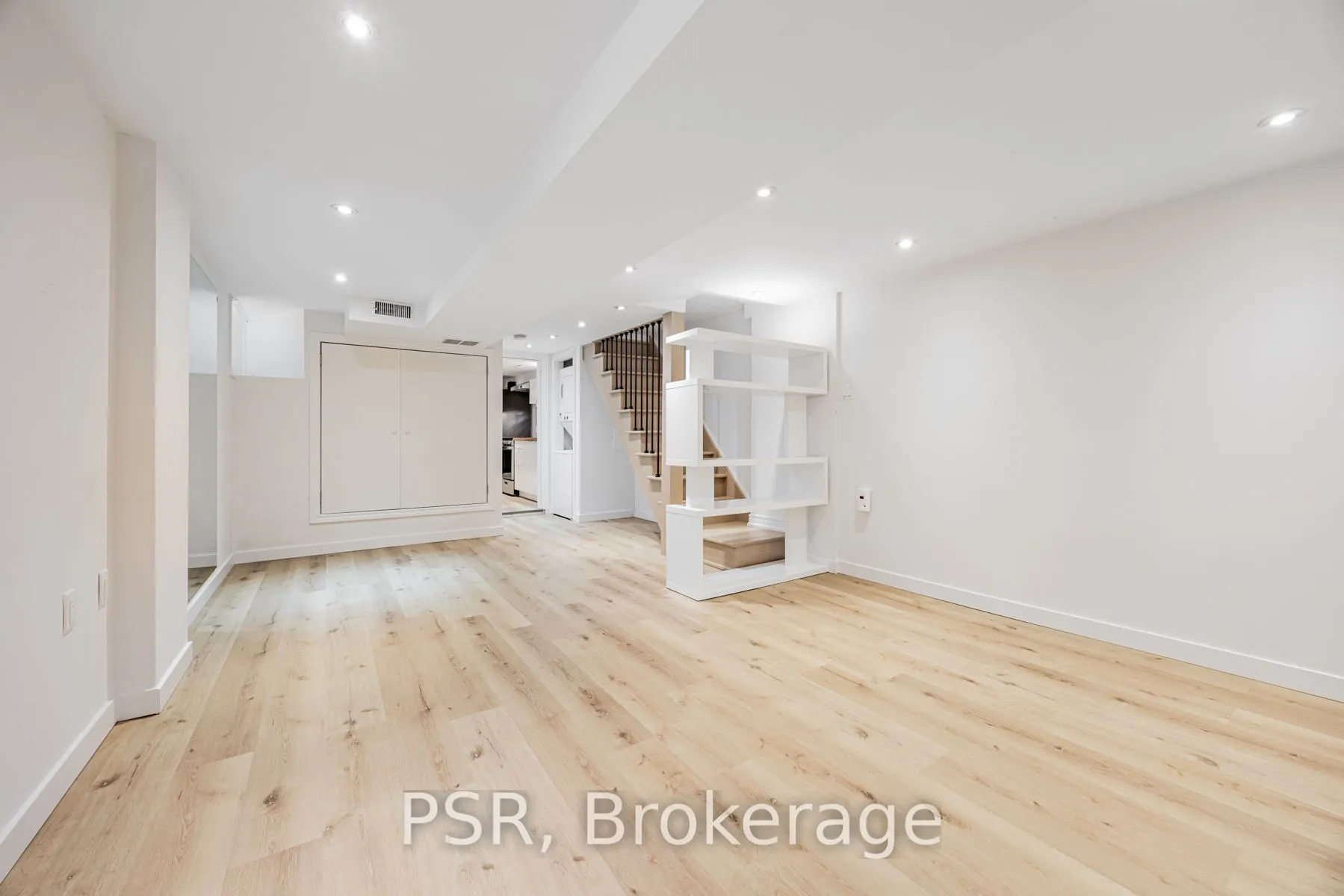 371 McRoberts Avenue, #Lower