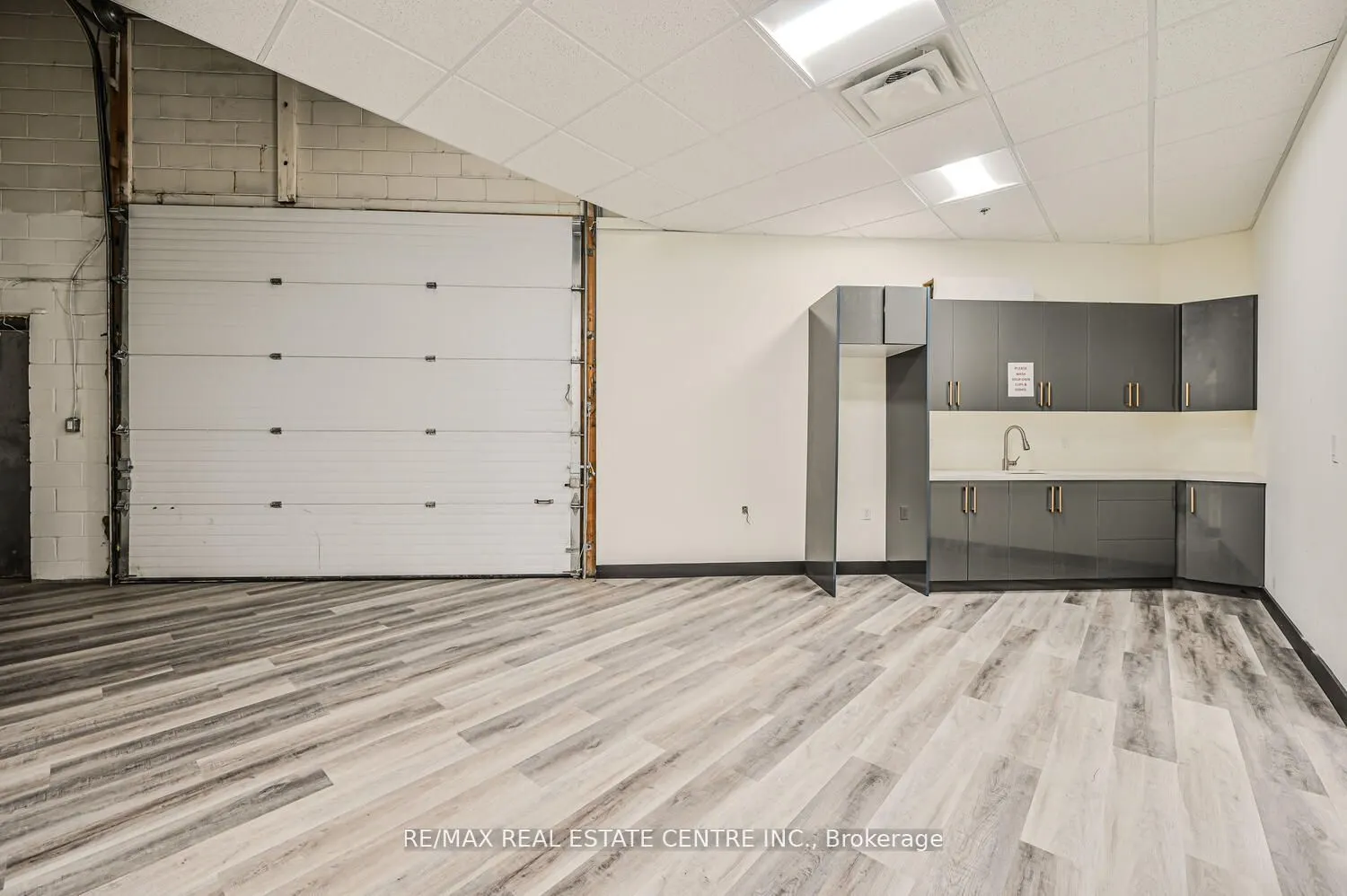 2565 Steeles Avenue E, #22