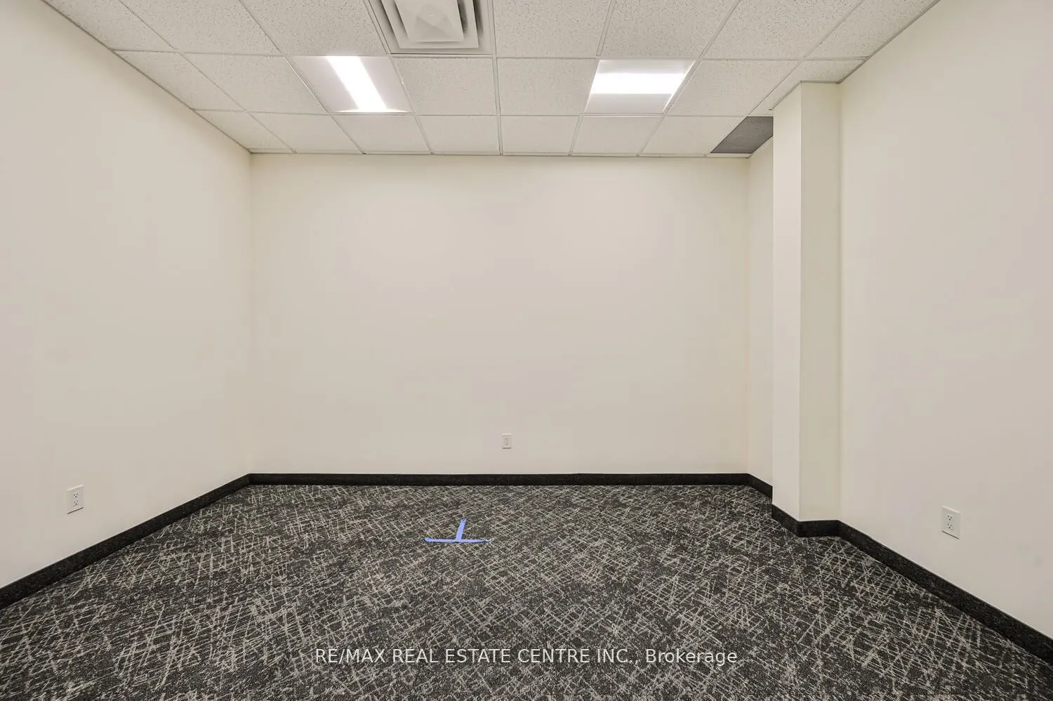 2565 Steeles Avenue E, #22